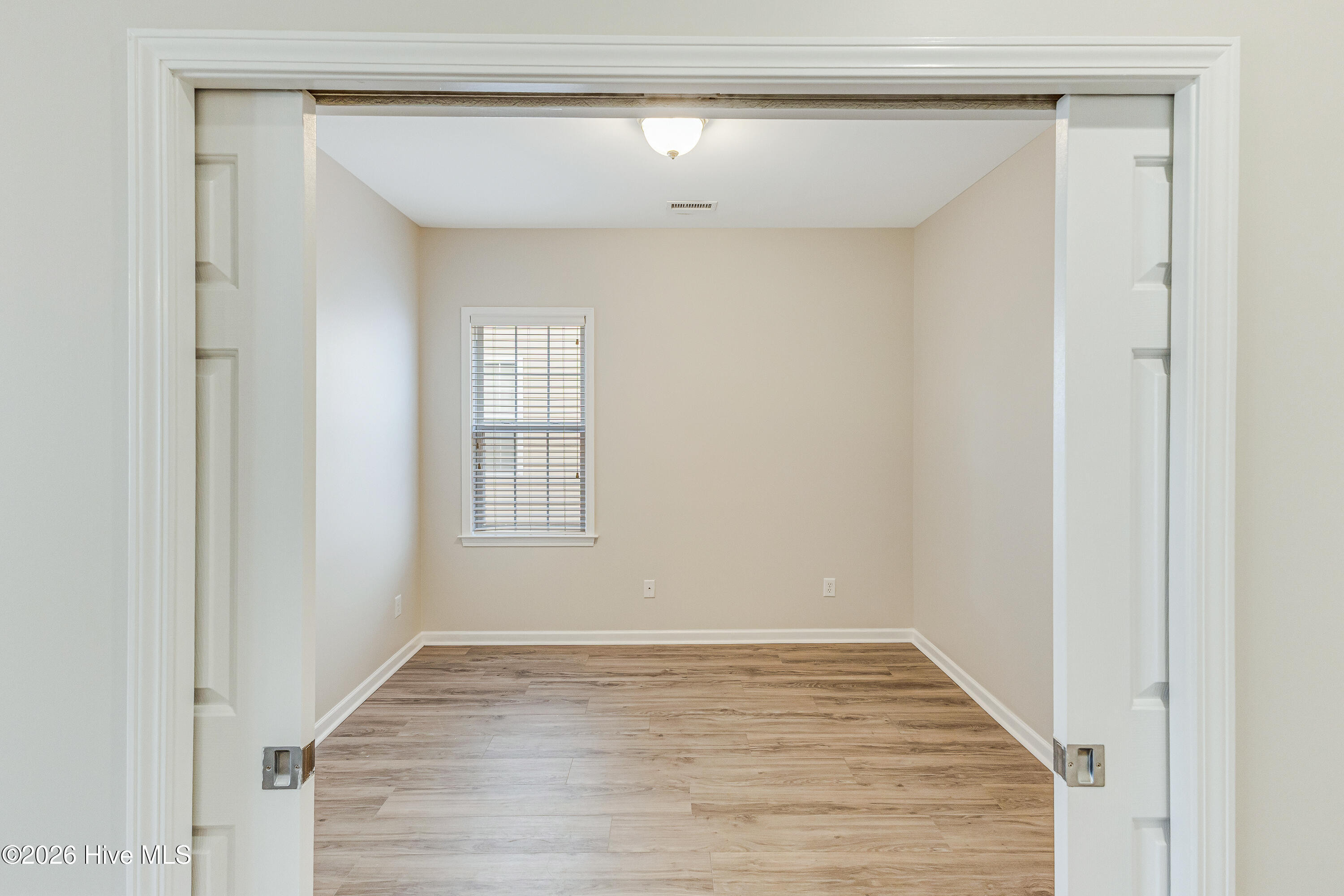 100537070 | Photo 21