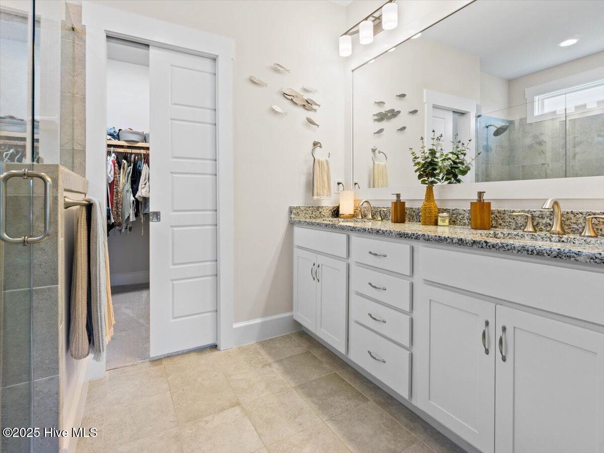 100516442 | Photo 18