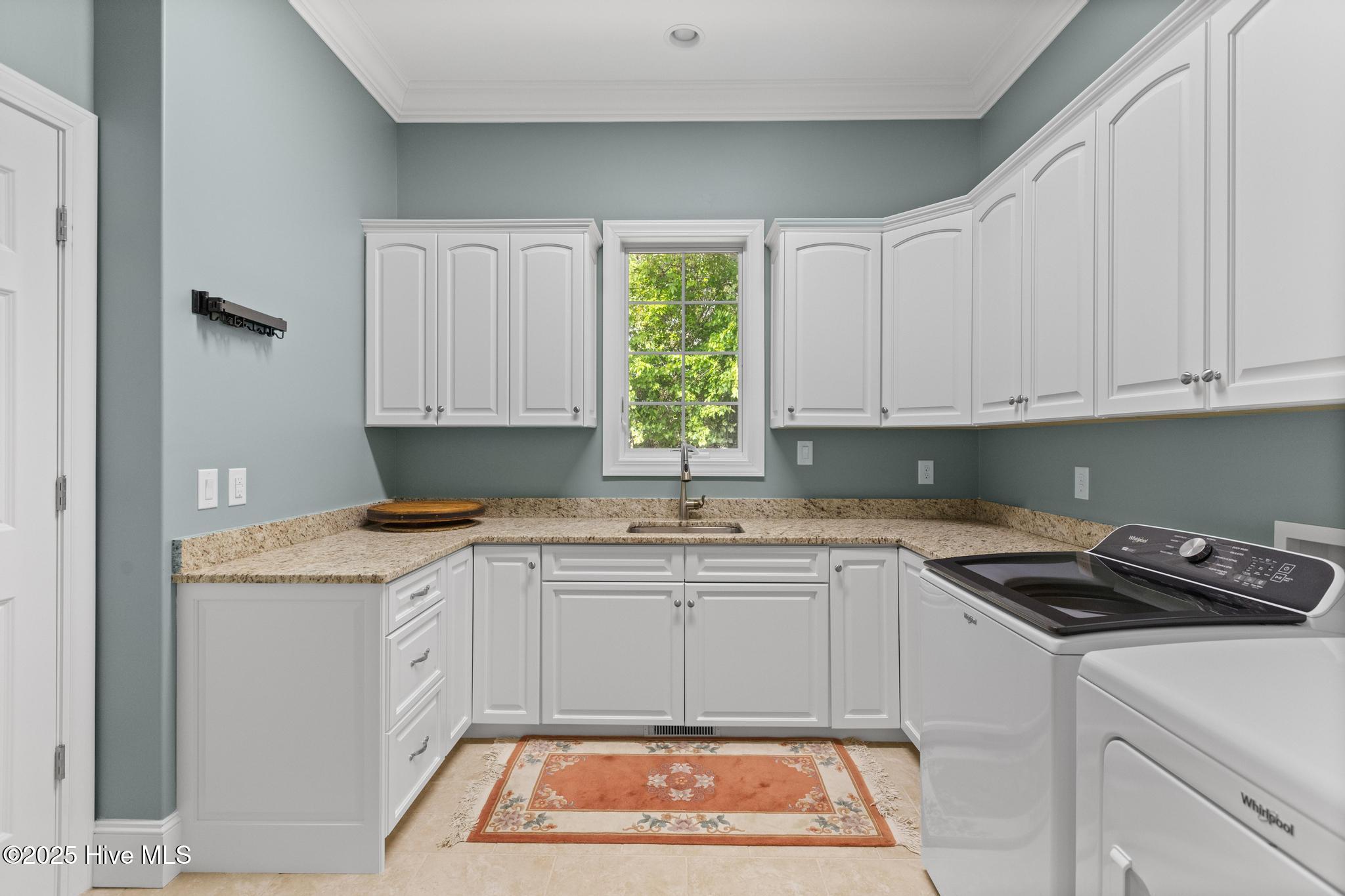 100567588 | Photo 40