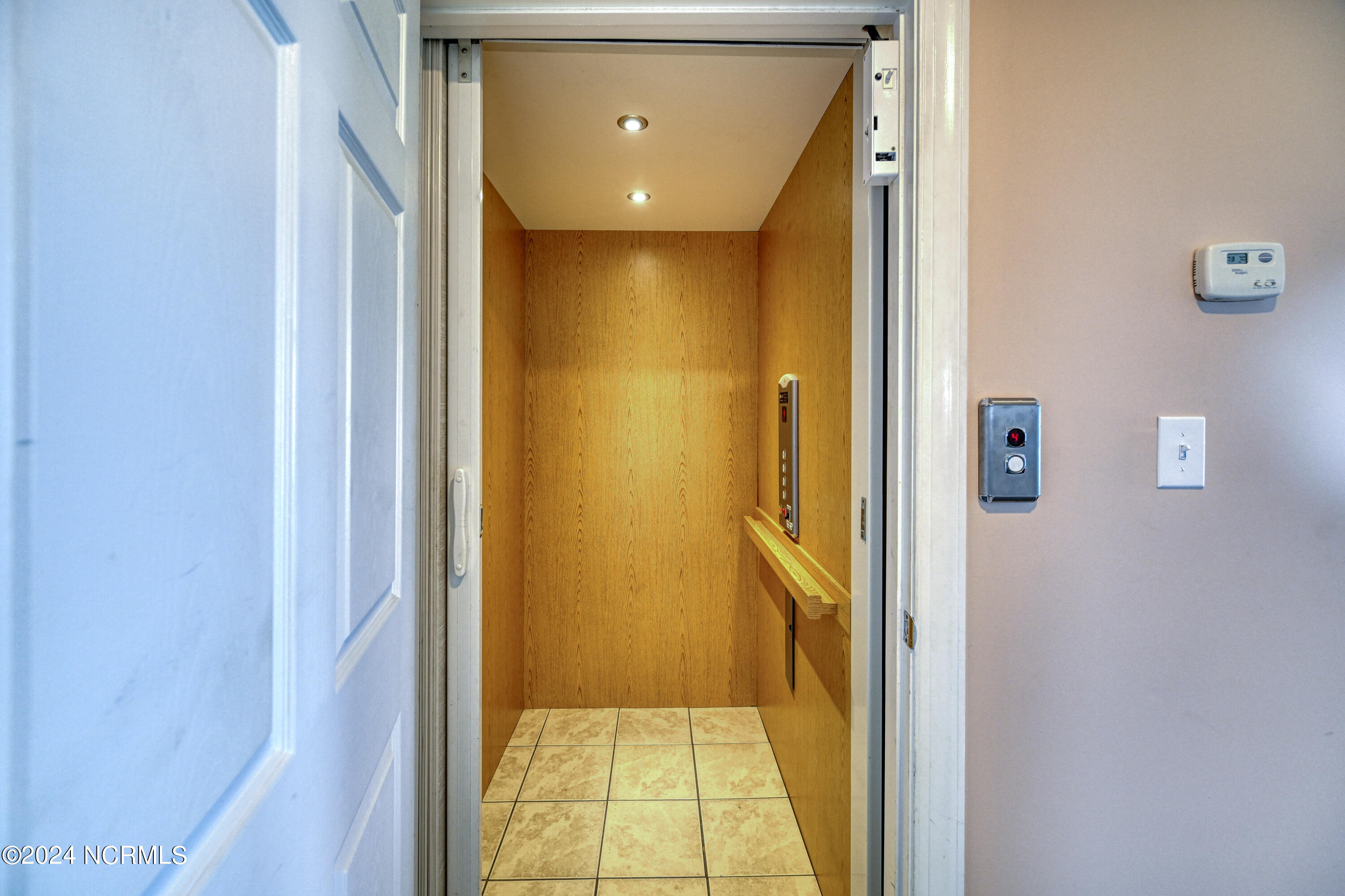 100533731 | Photo 25