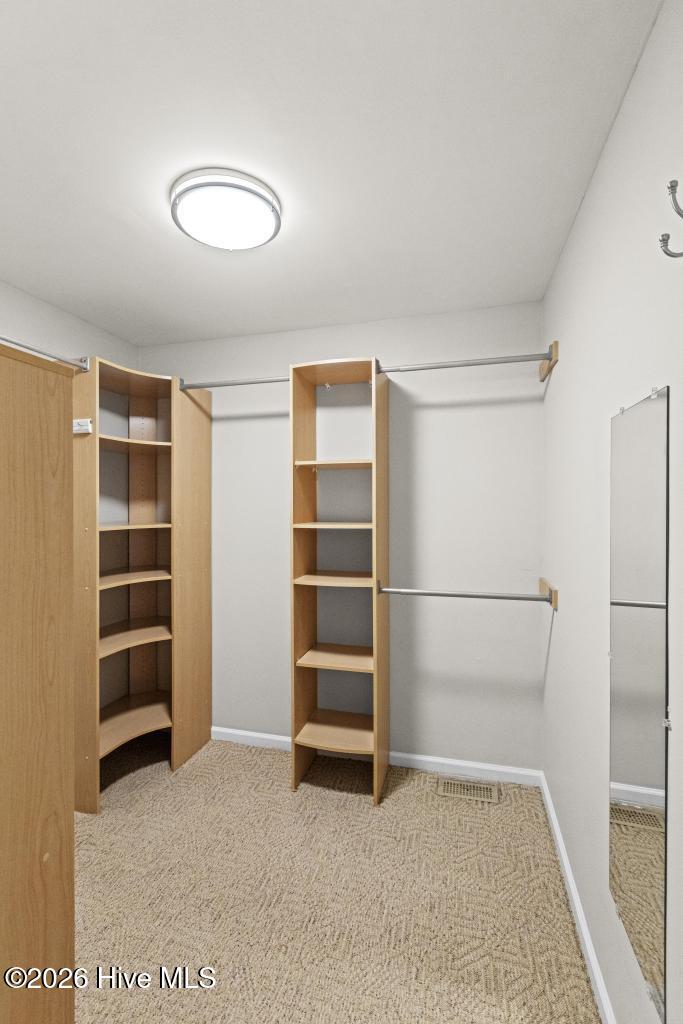 100570465 | Photo 32