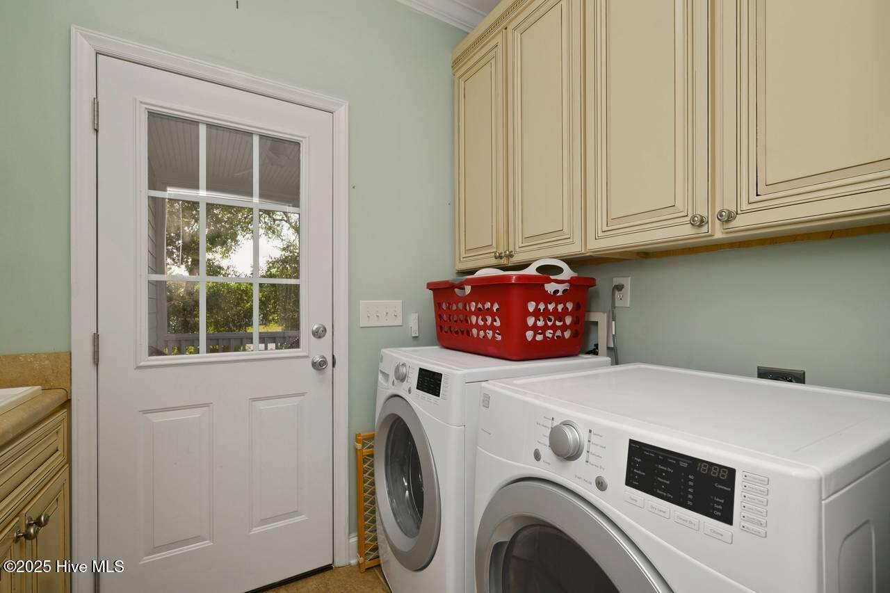 100541389 | Photo 37