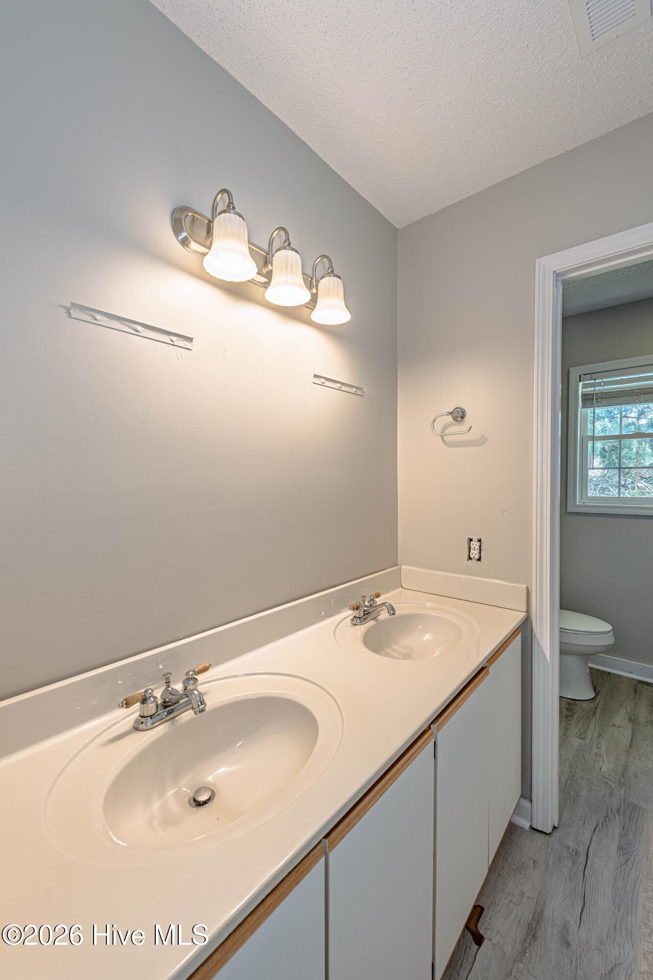 100568422 | Photo 34