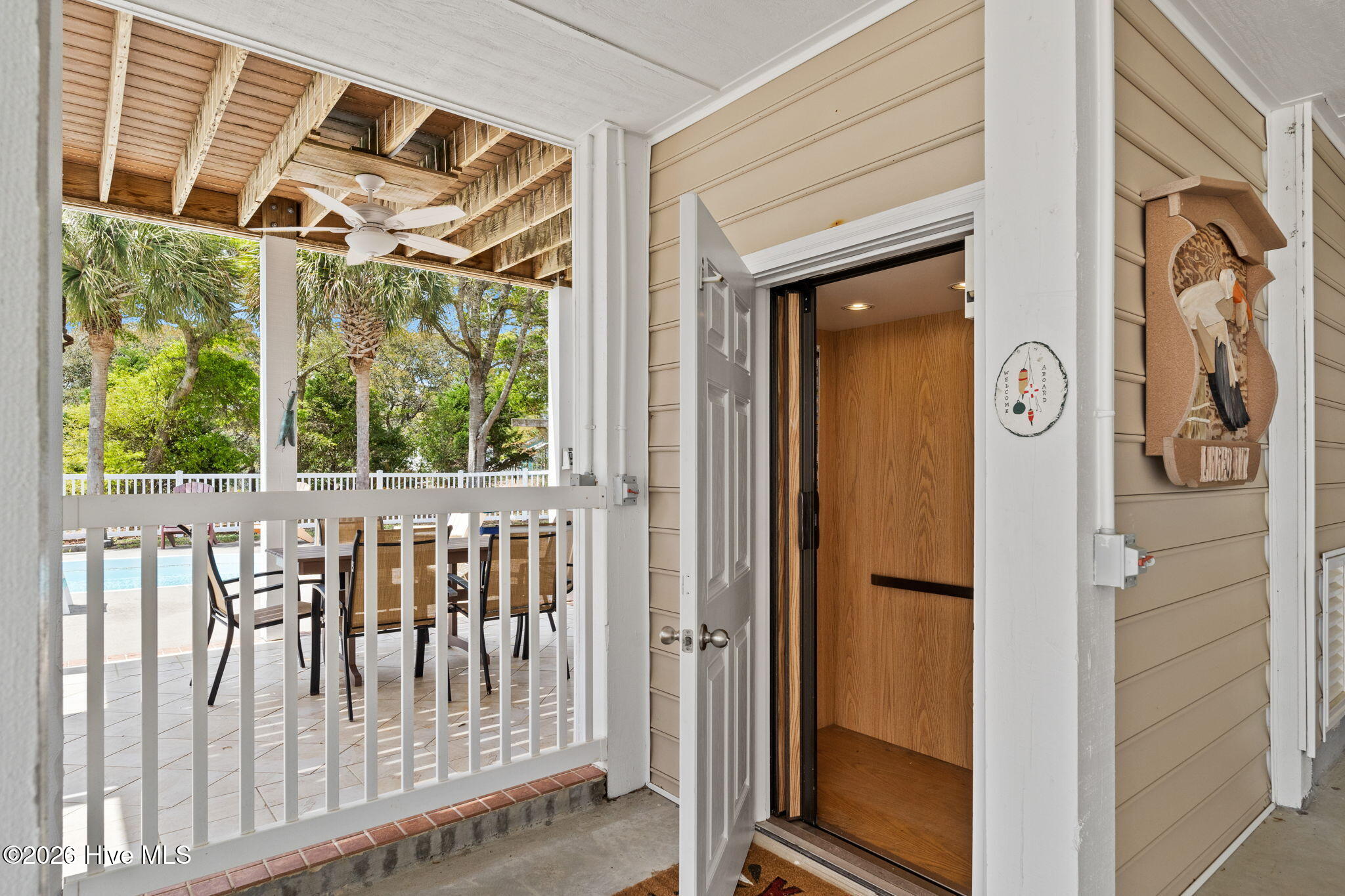 100566344 | Photo 29