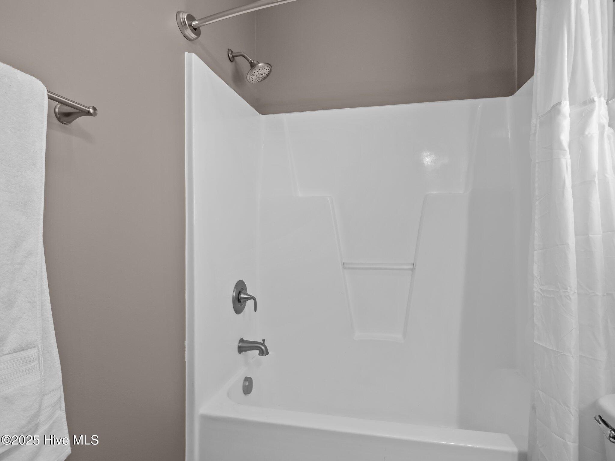 100561630 | Photo 14