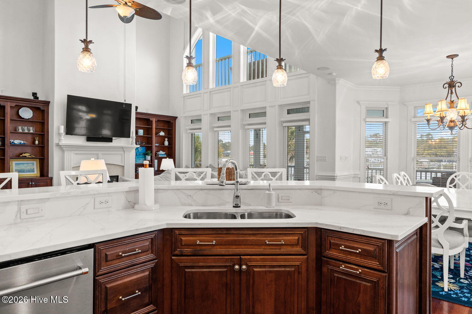 100566570 | Photo 14