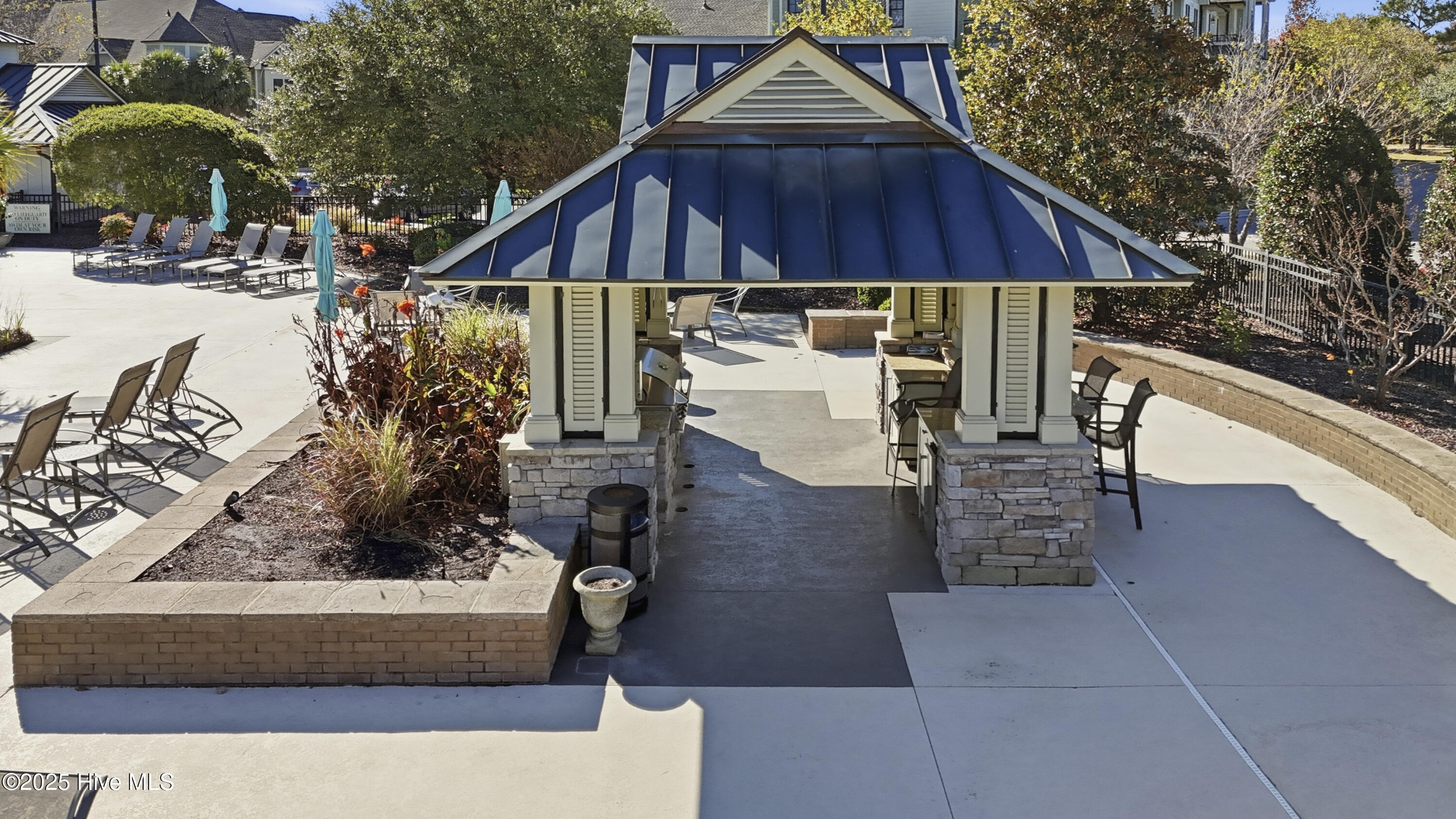 100541571 | Photo 40