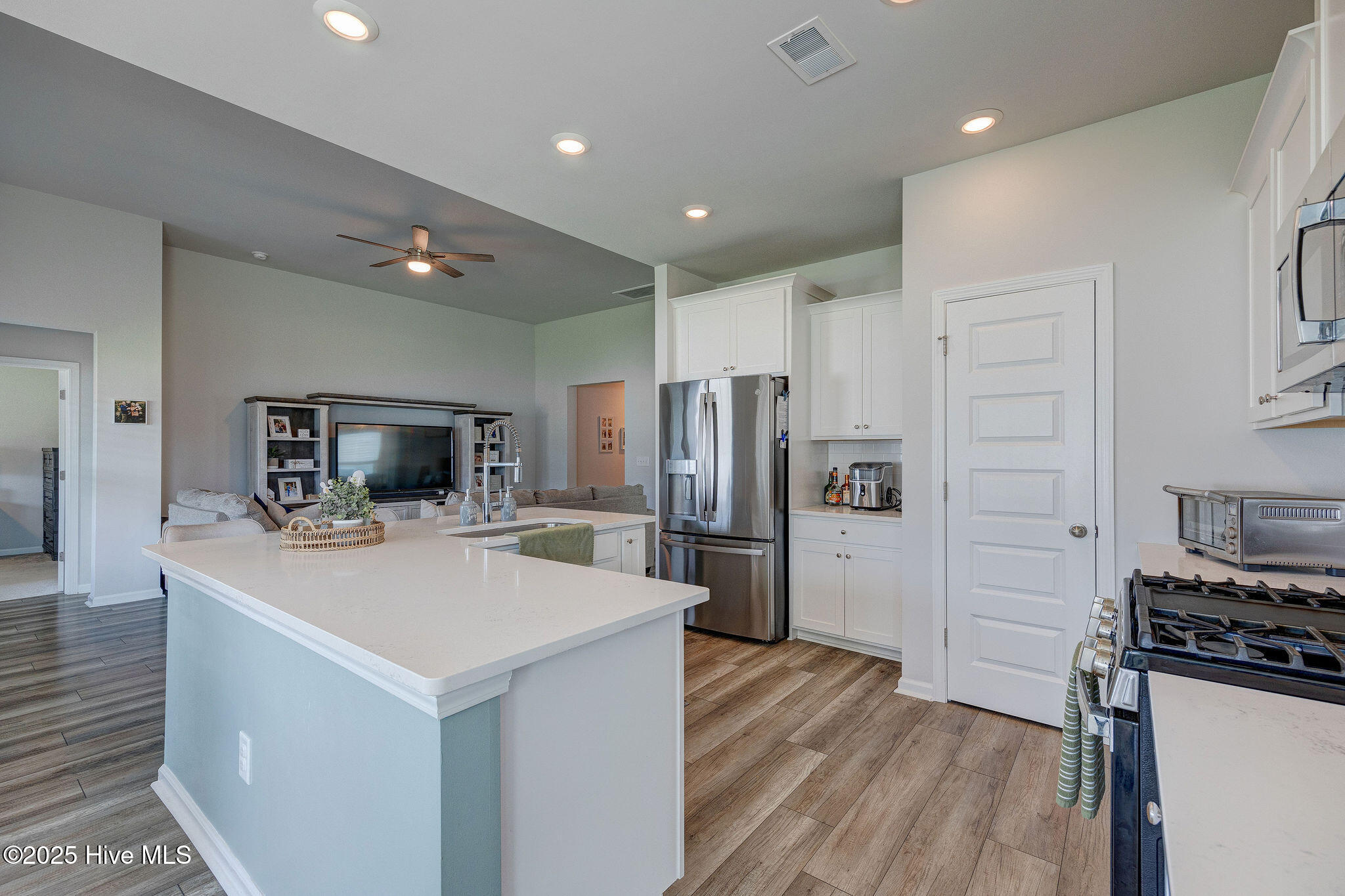 100506096 | Photo 16