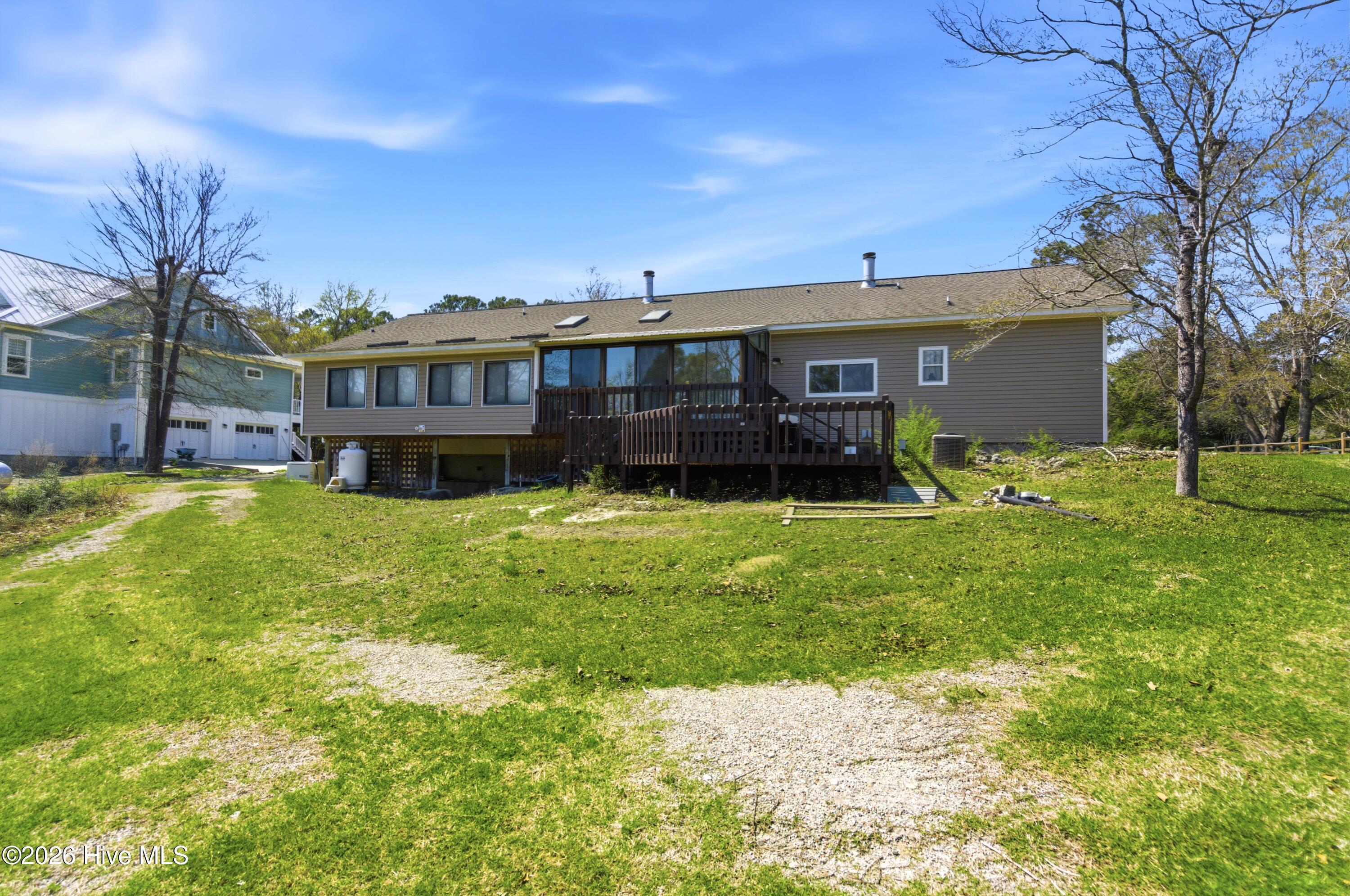 100562679 | Photo 31