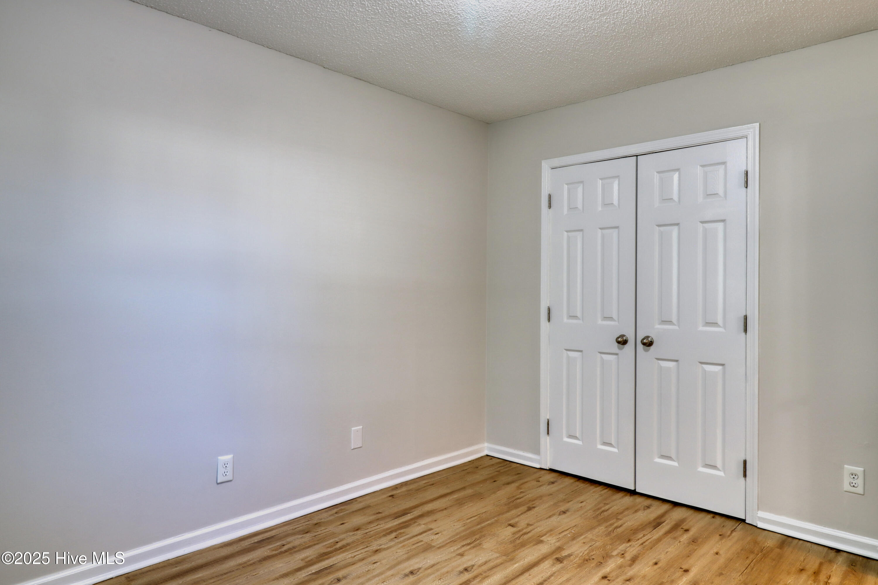 100557639 | Photo 15