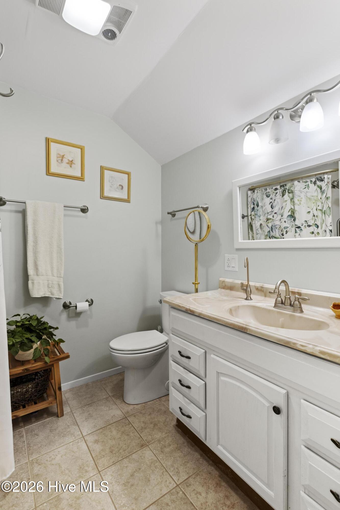 100569223 | Photo 47