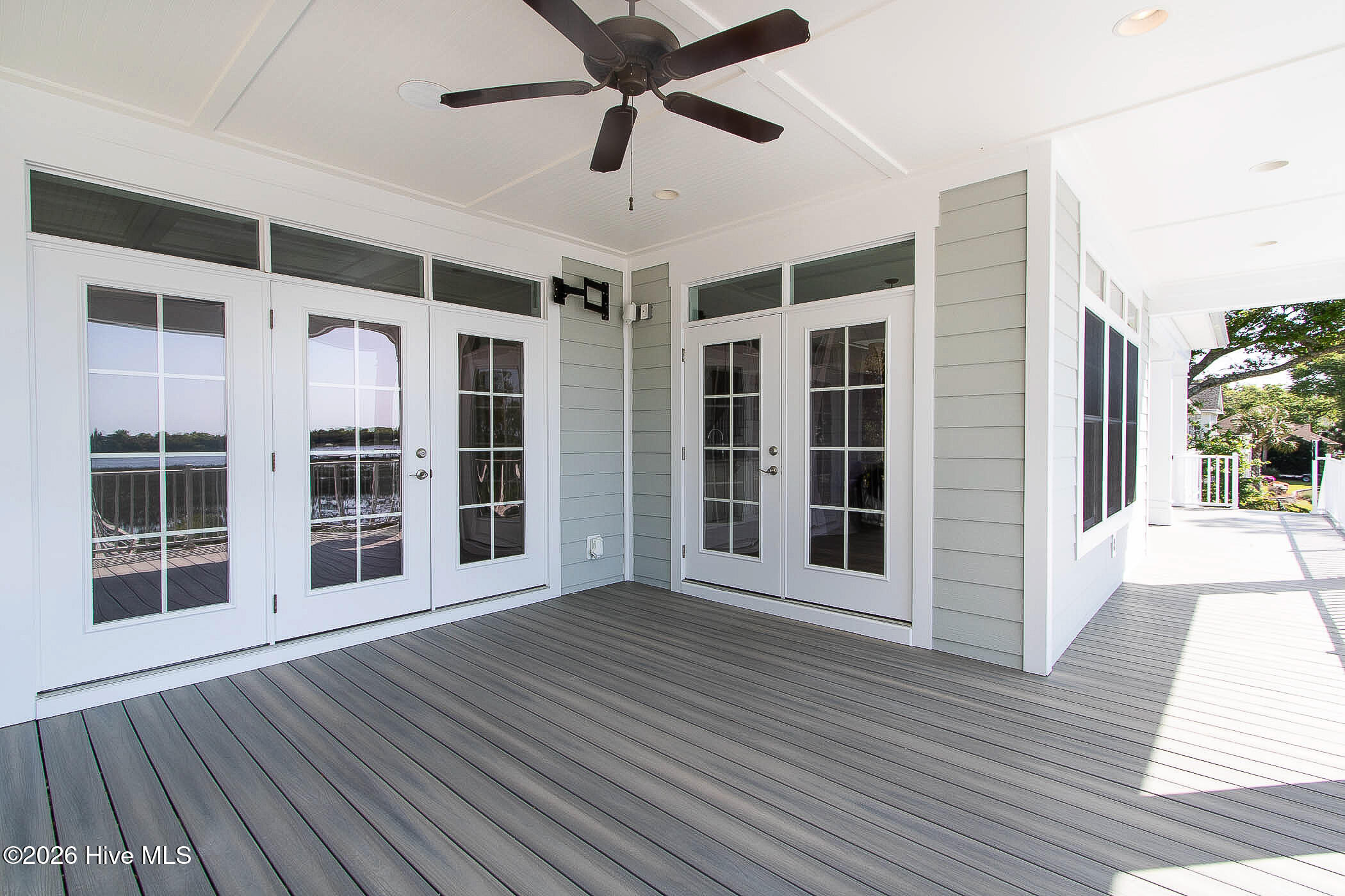 100568588 | Photo 73