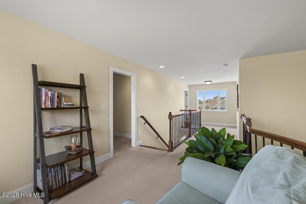 100570572 | Photo 42