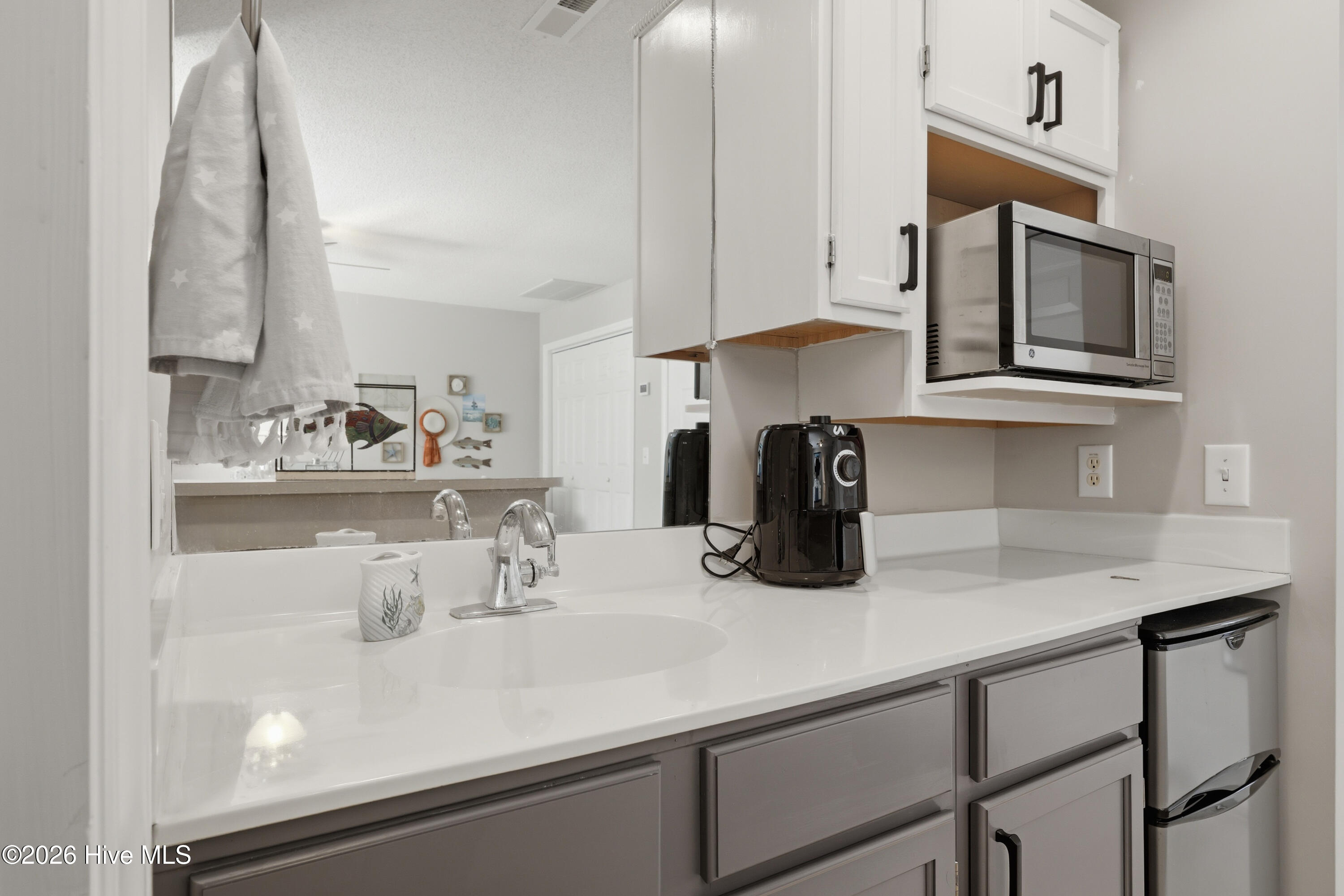 100561608 | Photo 28