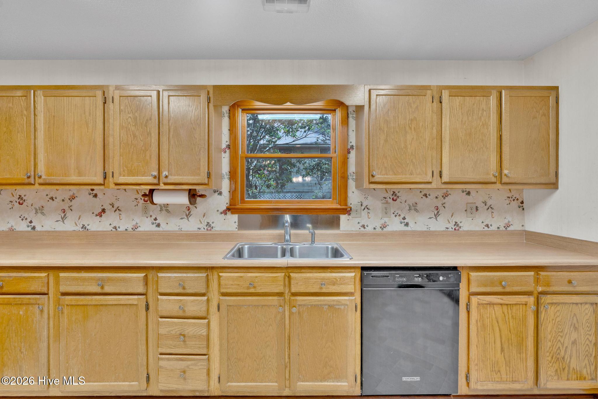 100561696 | Photo 25