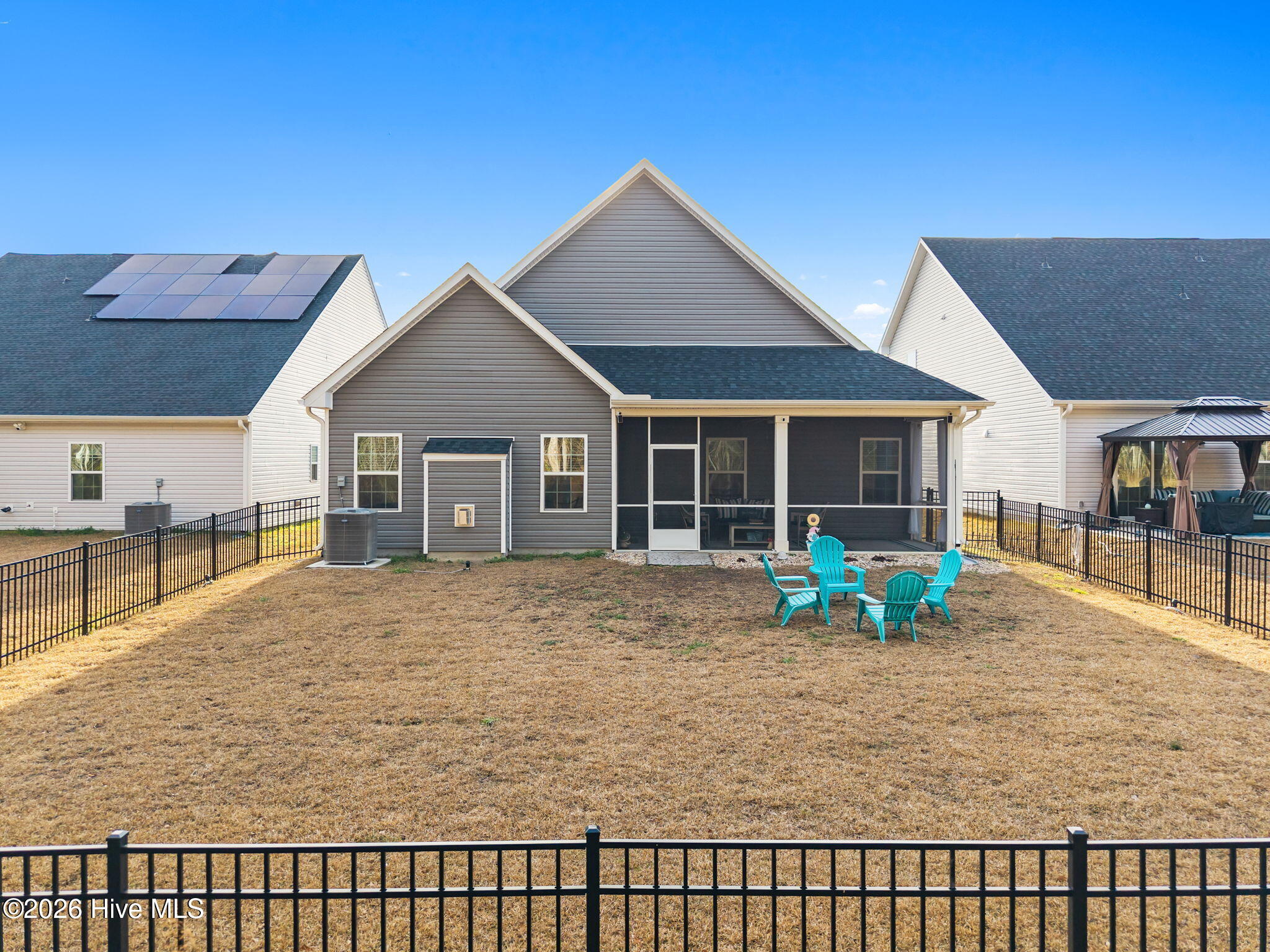 100550321 | Photo 36