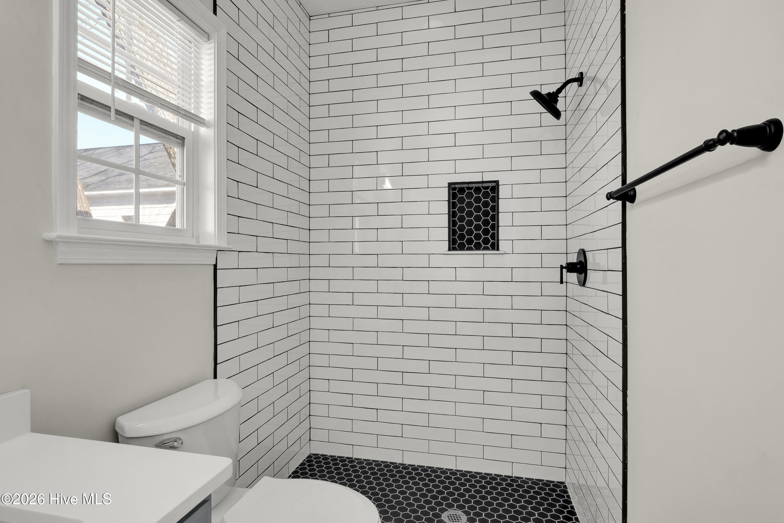 100563177 | Photo 20