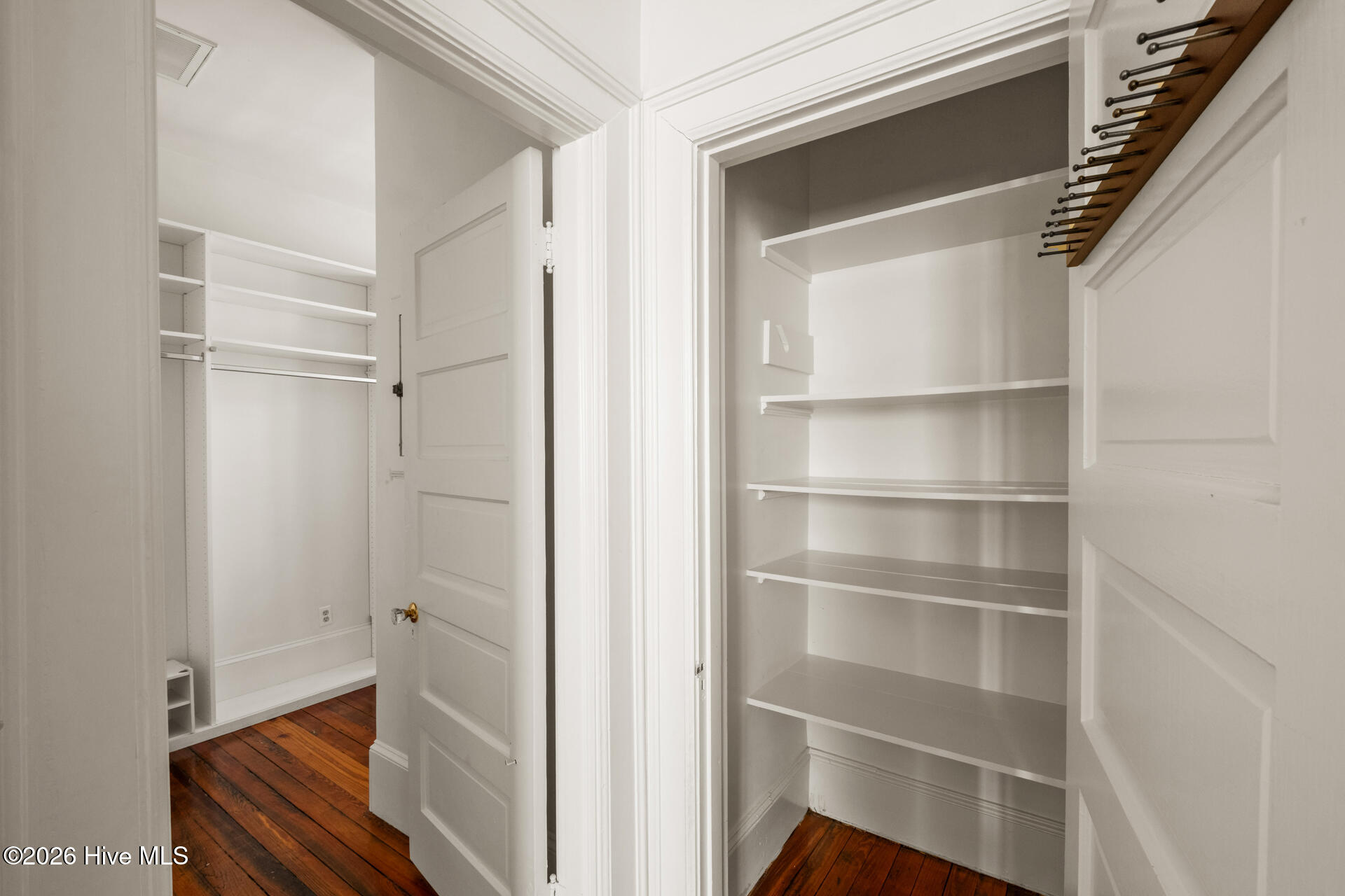 100556093 | Photo 31