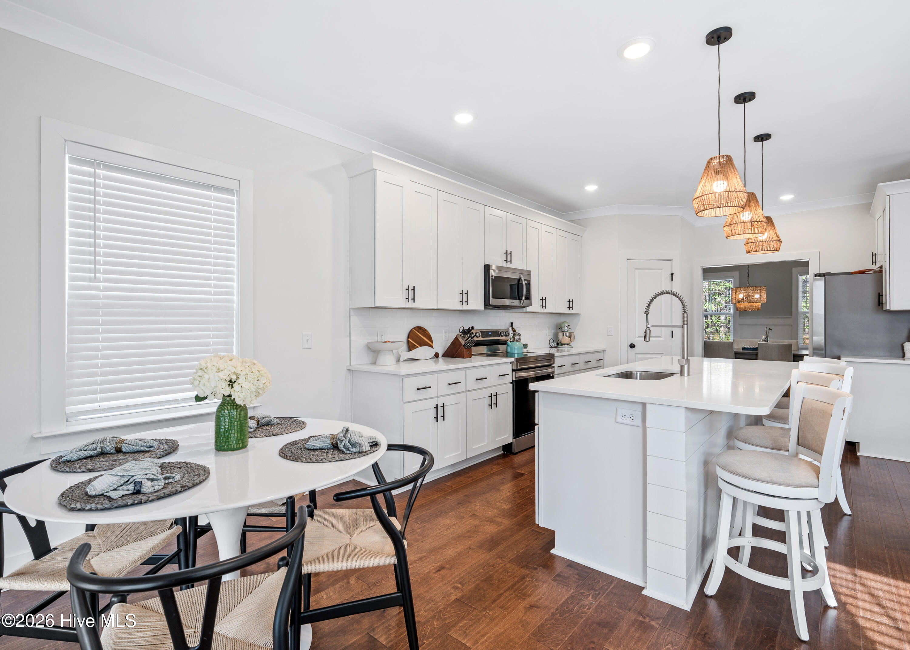 100548609 | Photo 13