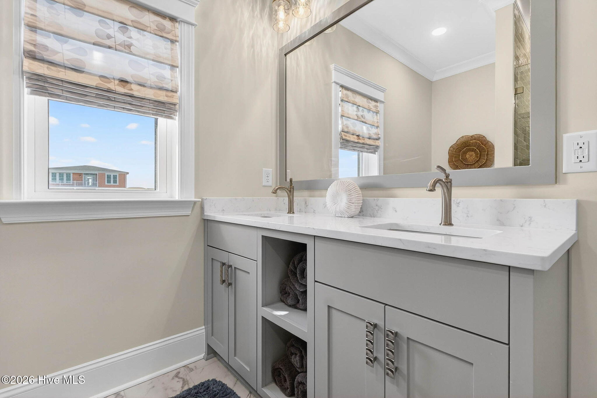 100561334 | Photo 43