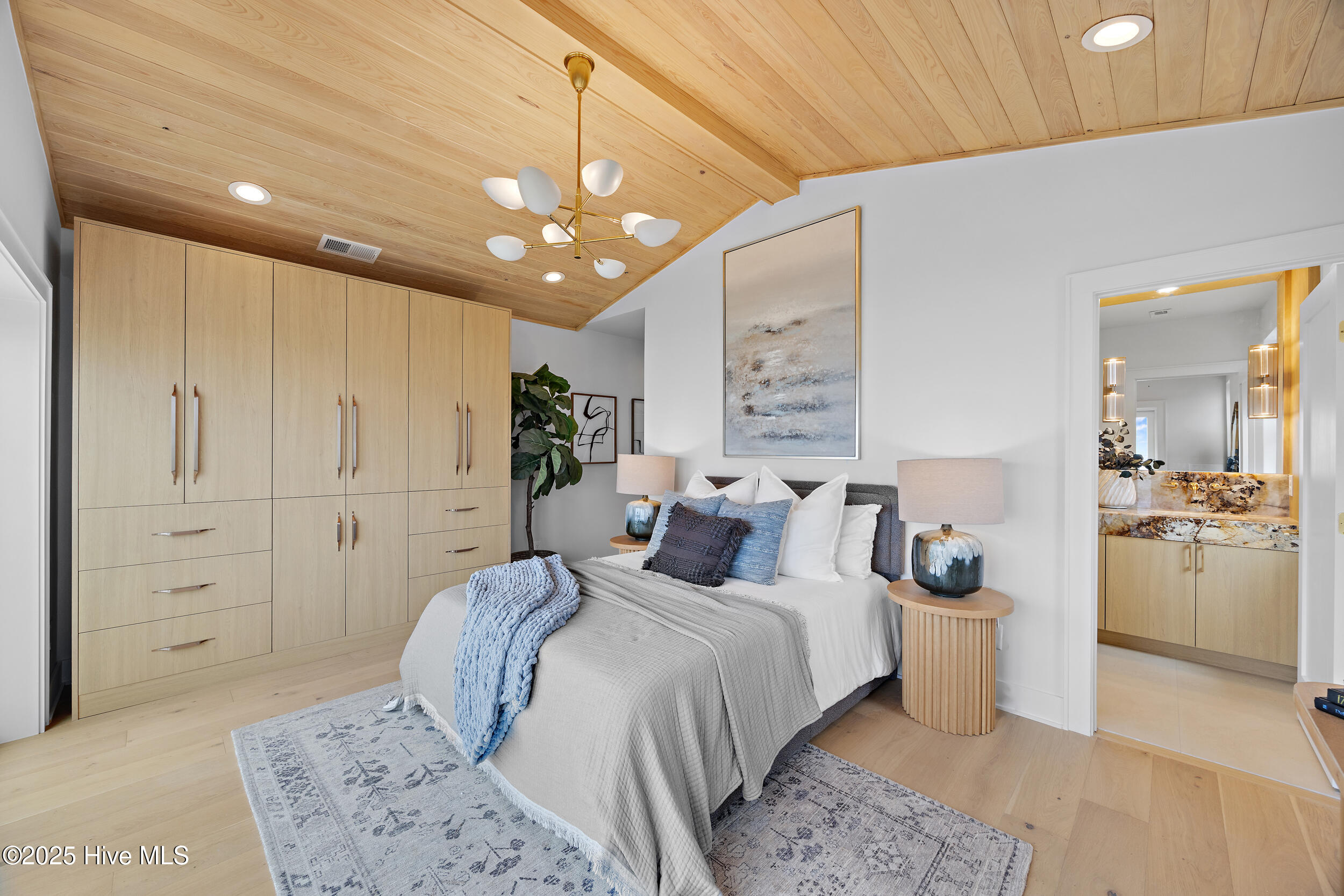 100517468 | Photo 30