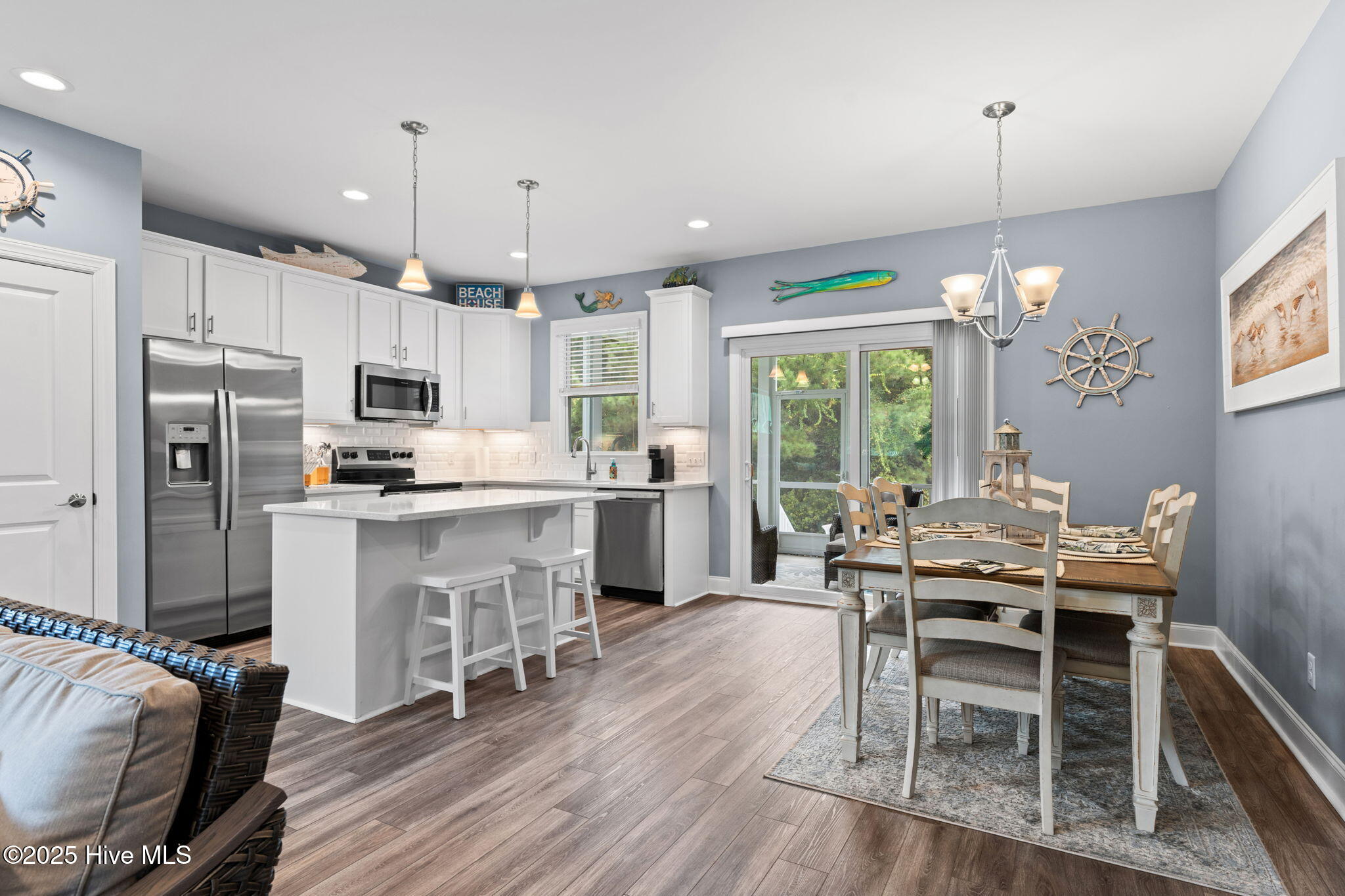 100530227 | Photo 26