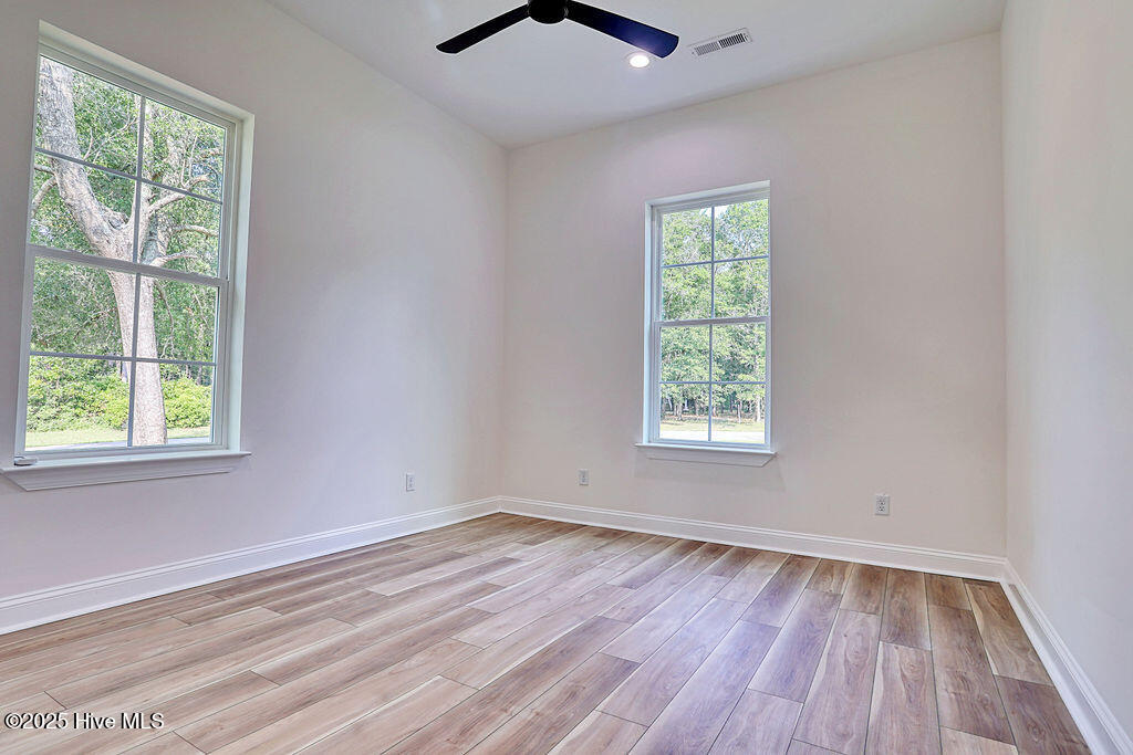 100499257 | Photo 33