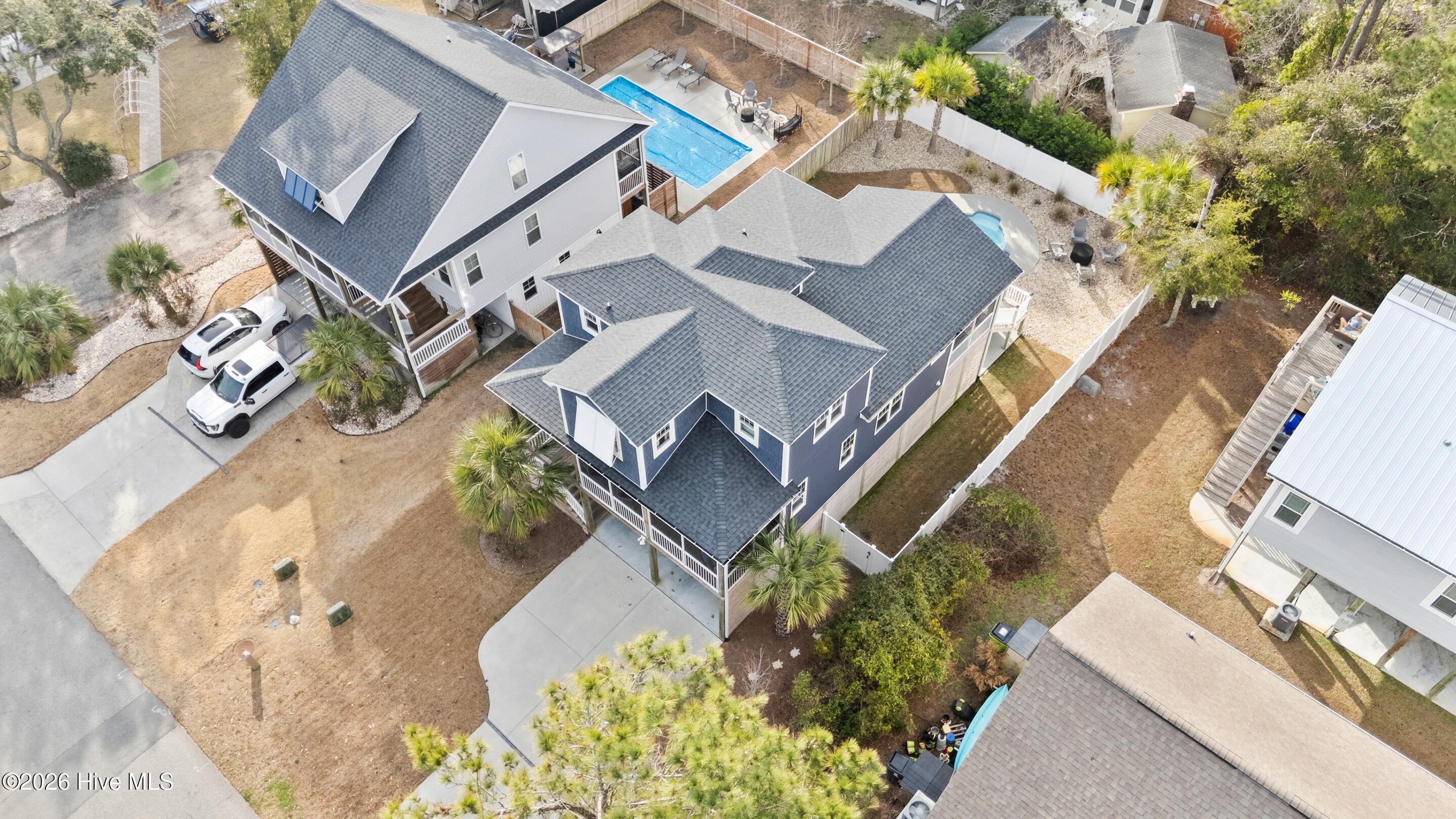 100548444 | Photo 82