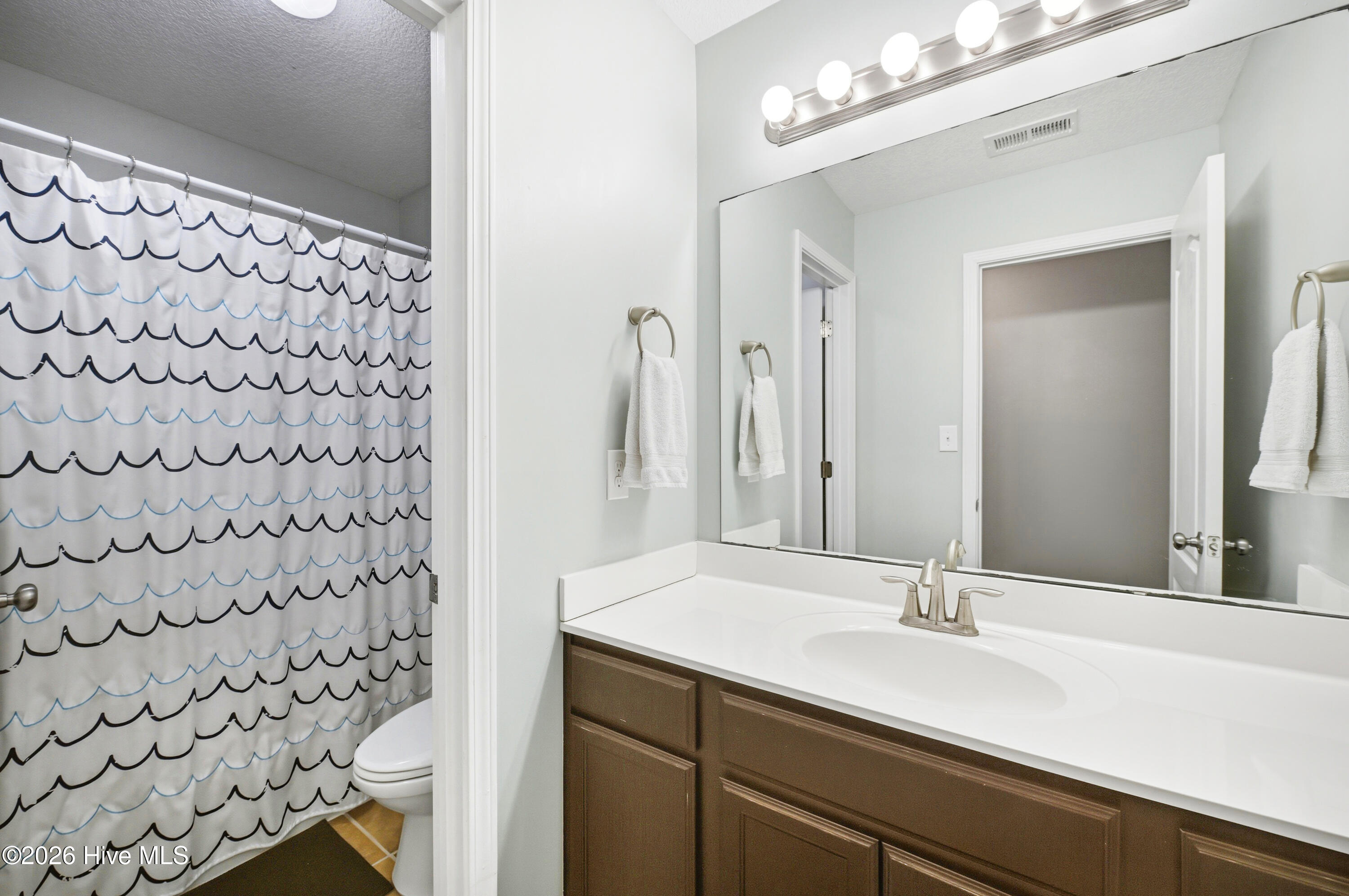 100565426 | Photo 34