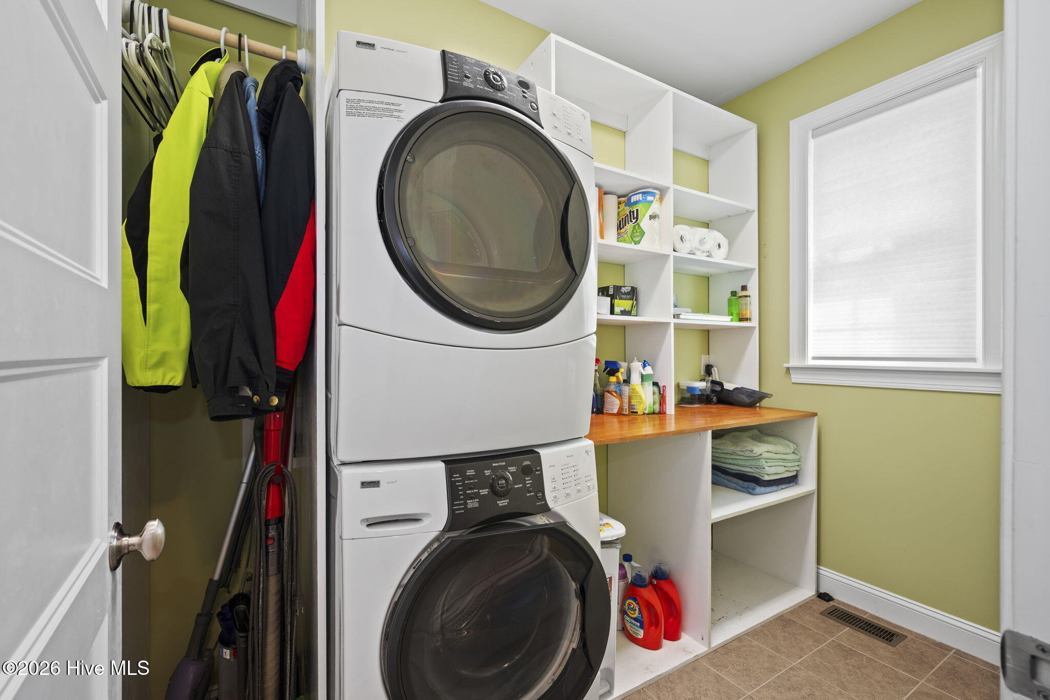 100561467 | Photo 34