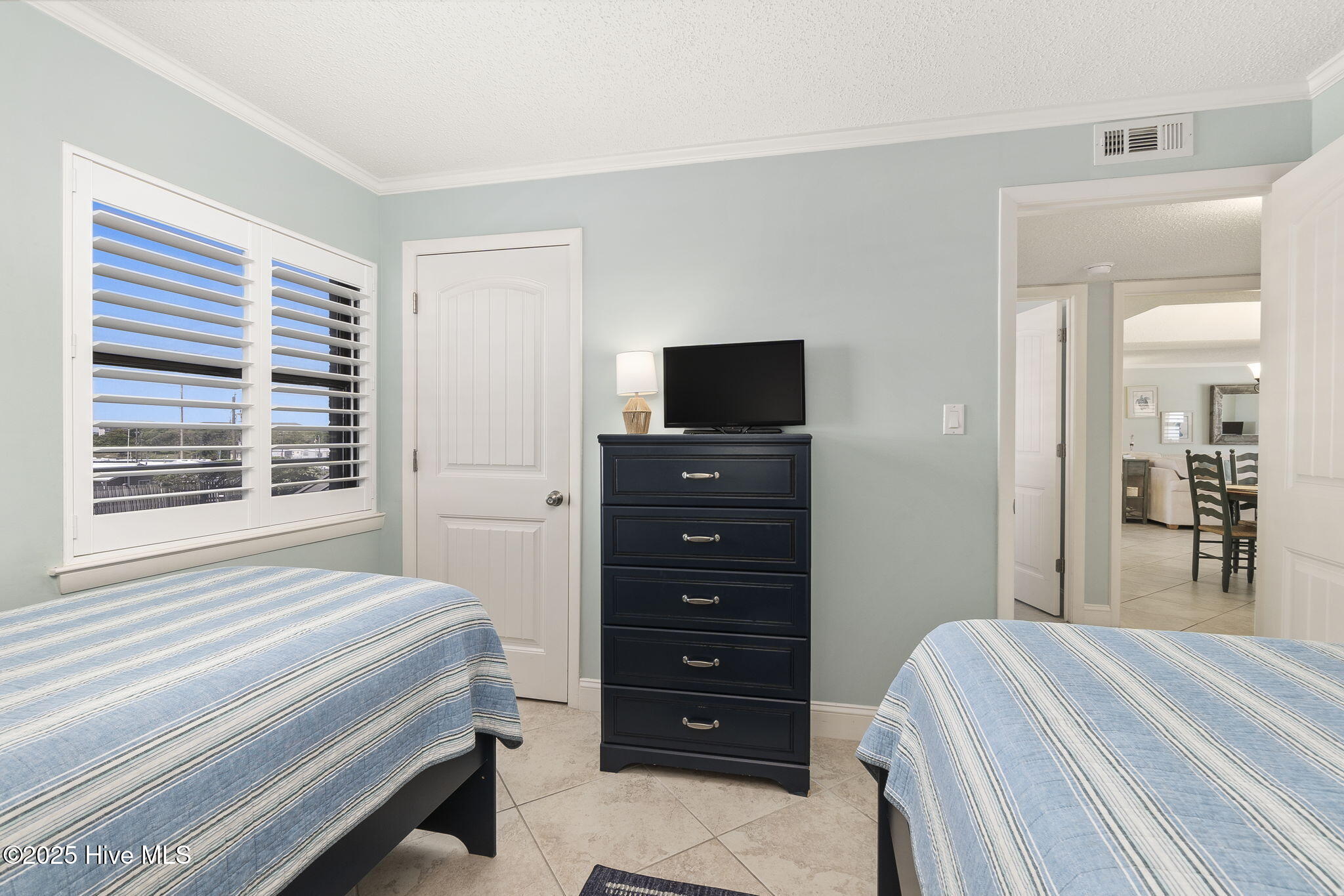 Guest bedroom 2