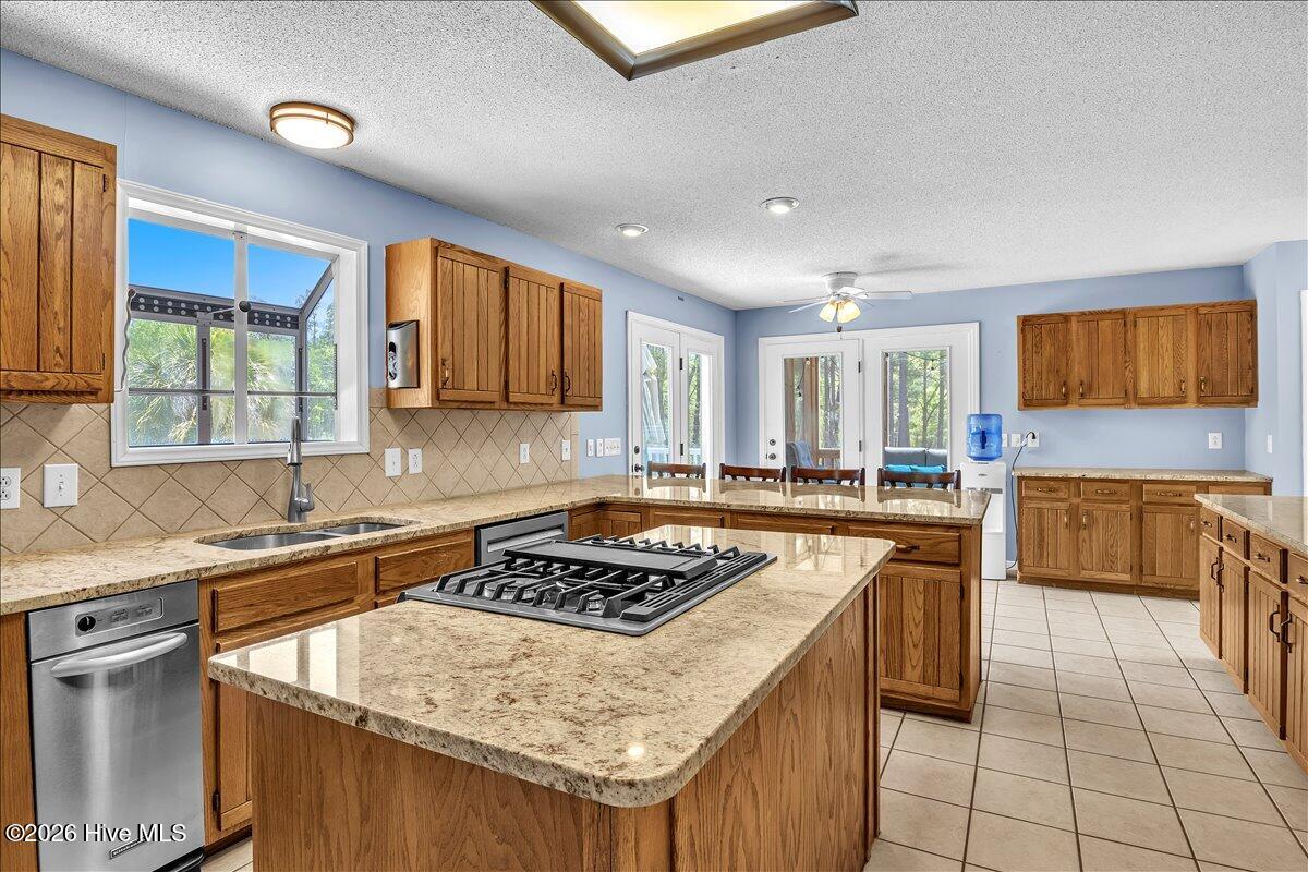 100566130 | Photo 17