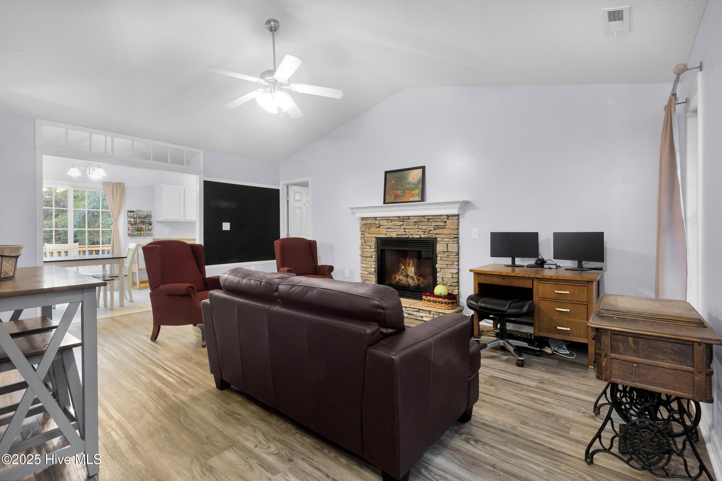 100545488 | Photo 18