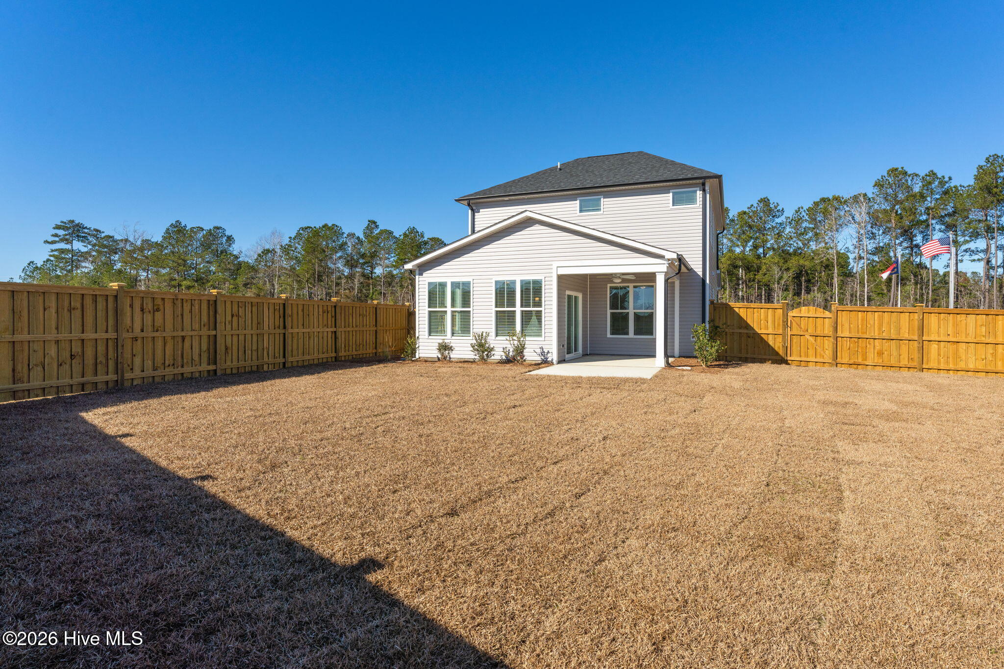 100561405 | Photo 25