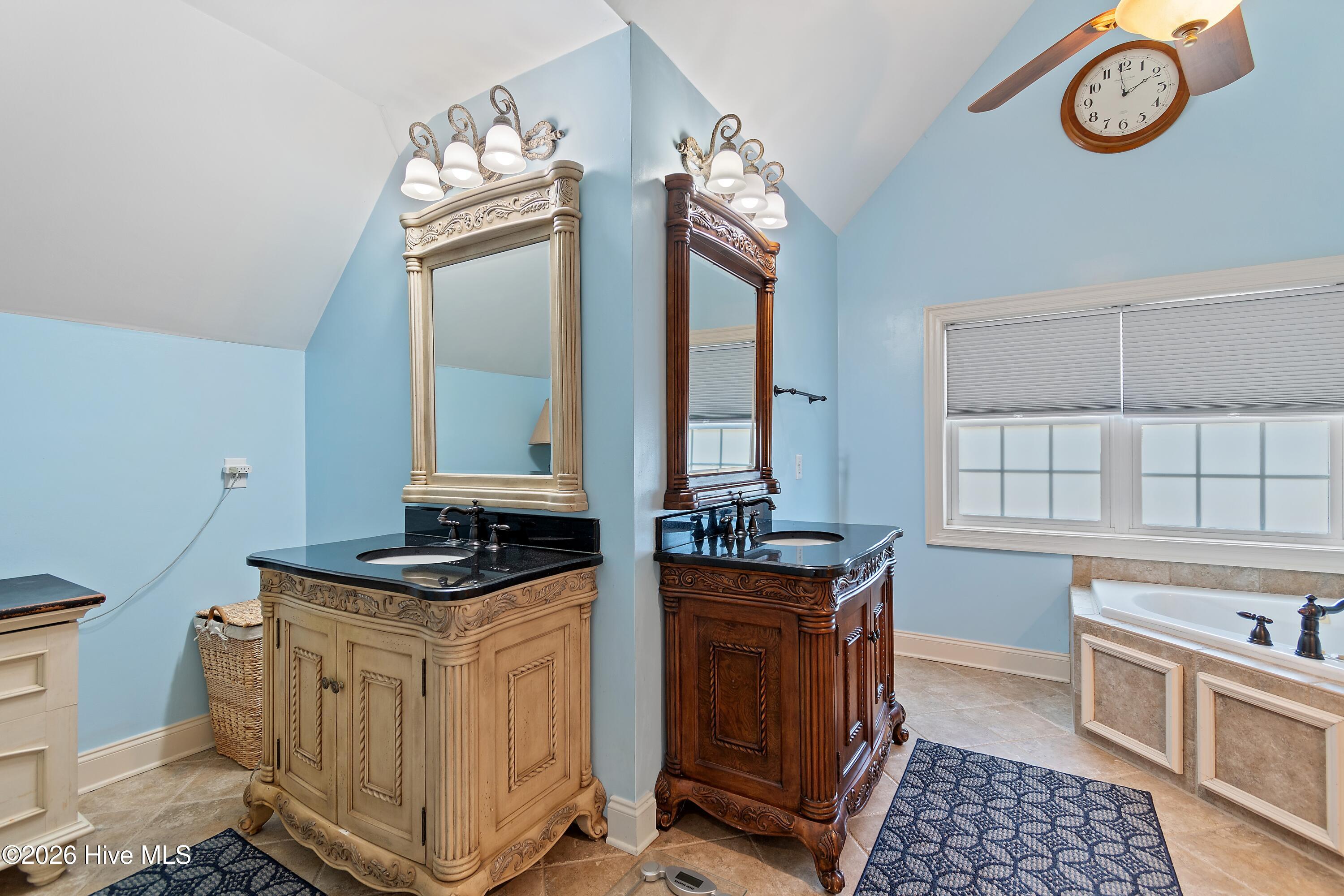 100559303 | Photo 55