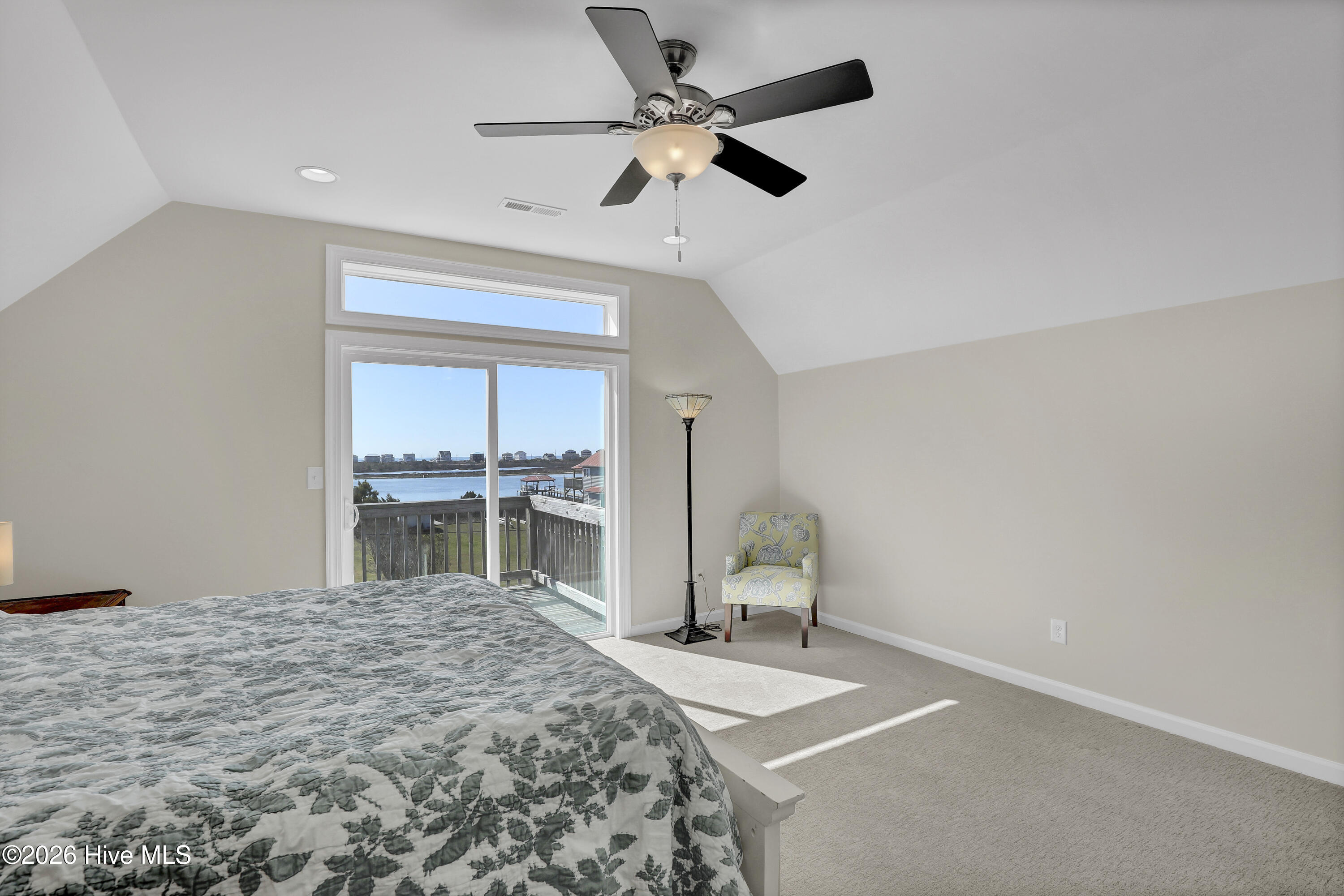 100562204 | Photo 36