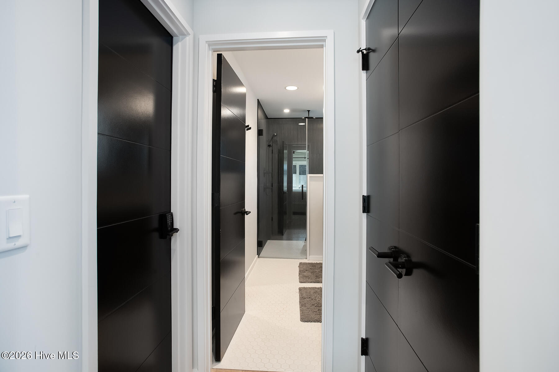 100560077 | Photo 26