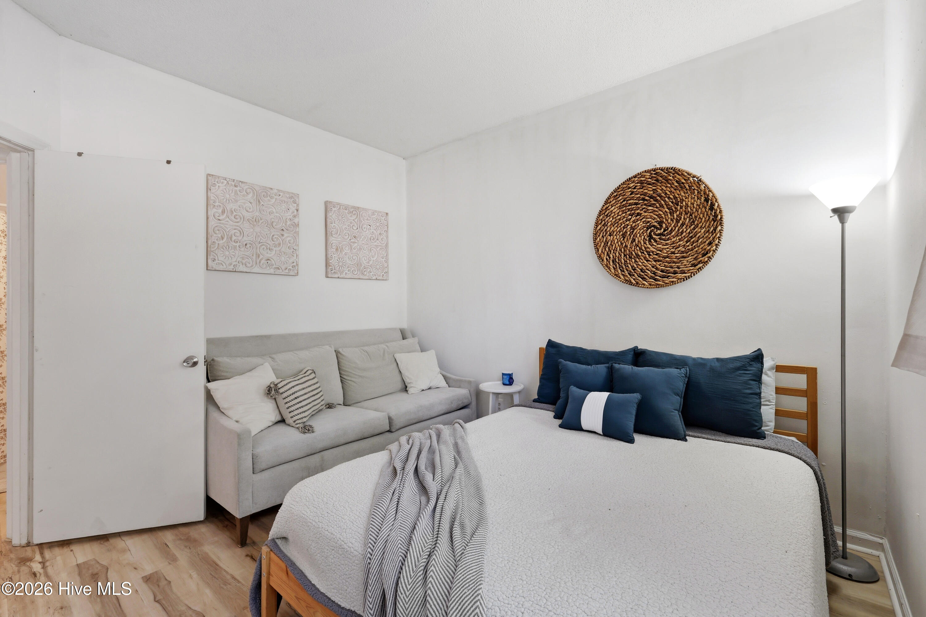 100564893 | Photo 15