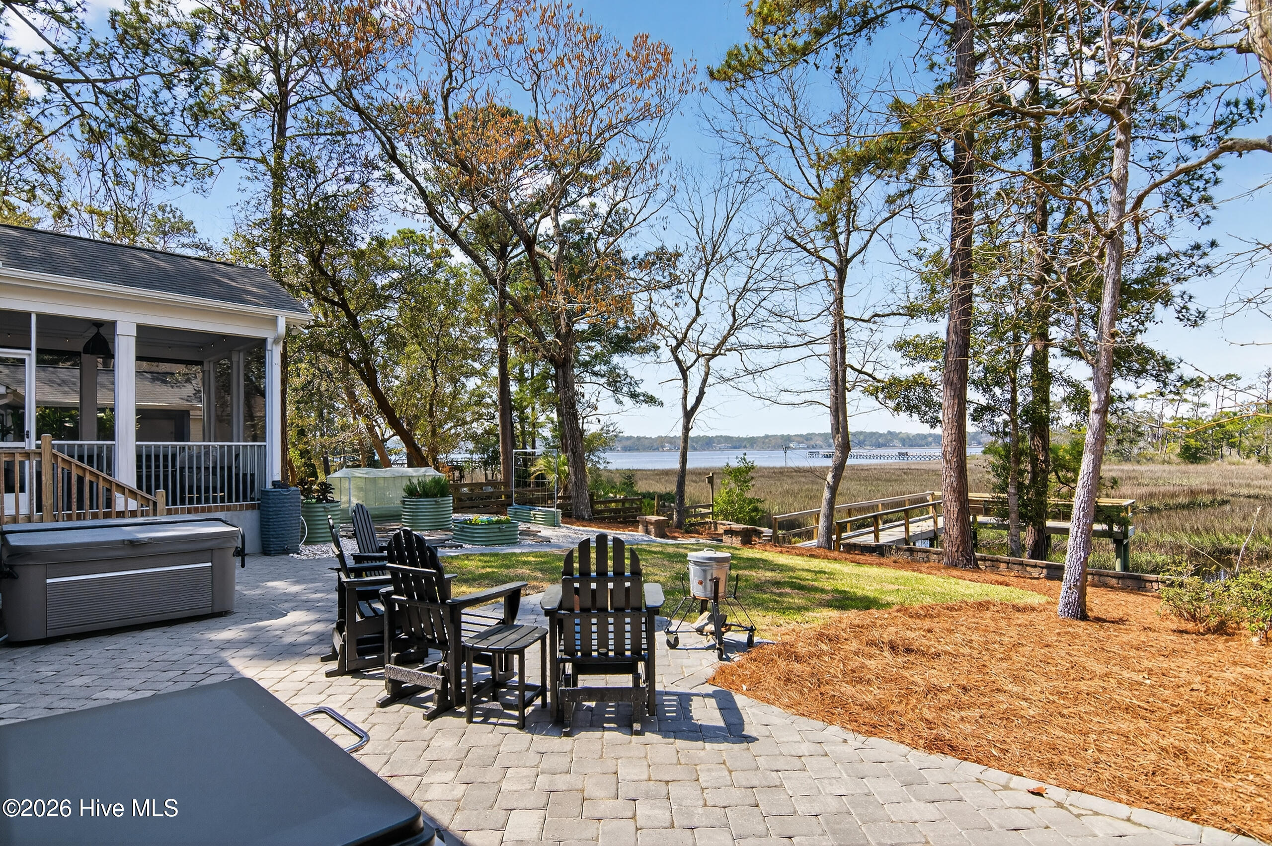 100565321 | Photo 51