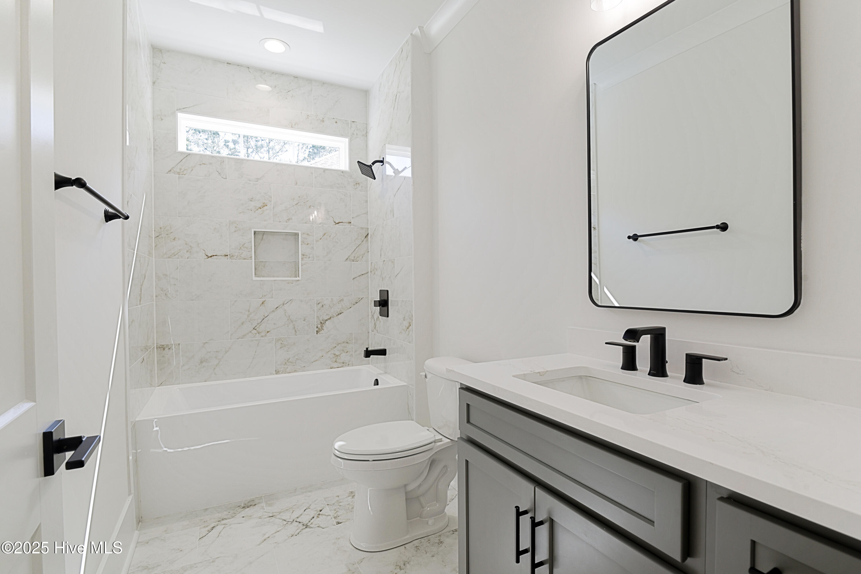 100541947 | Photo 11