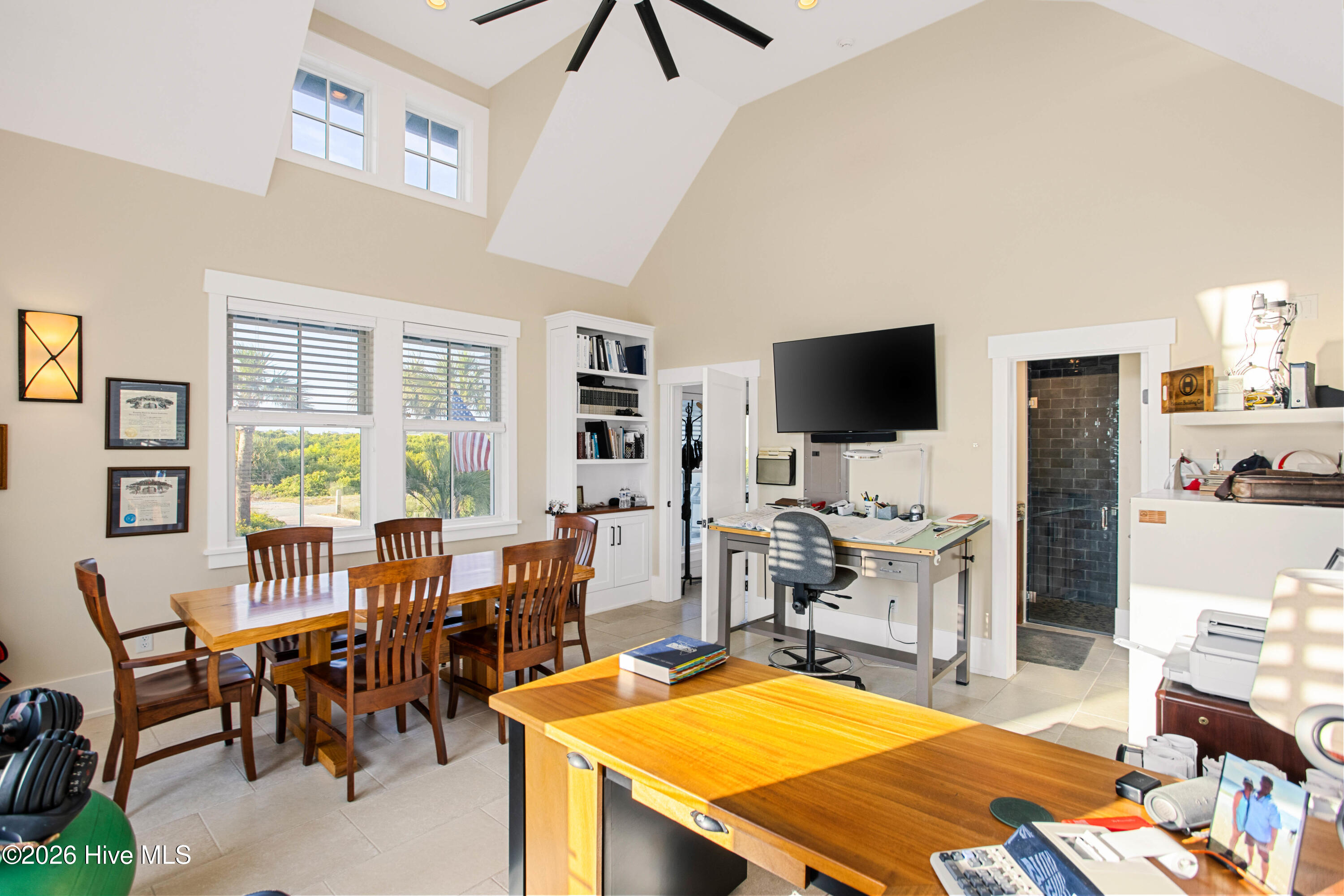 100569964 | Photo 37