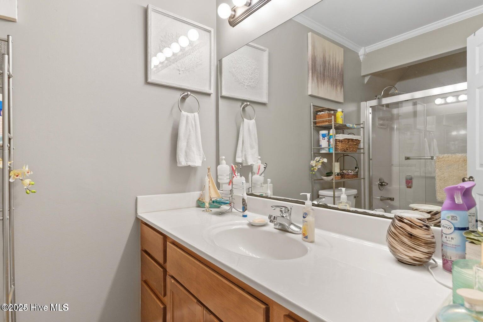 100540858 | Photo 23