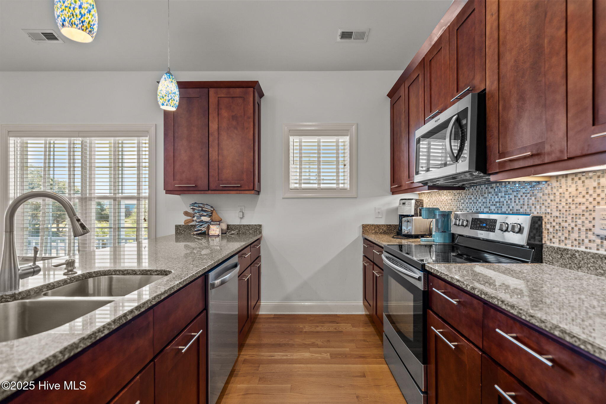 100537497 | Photo 19