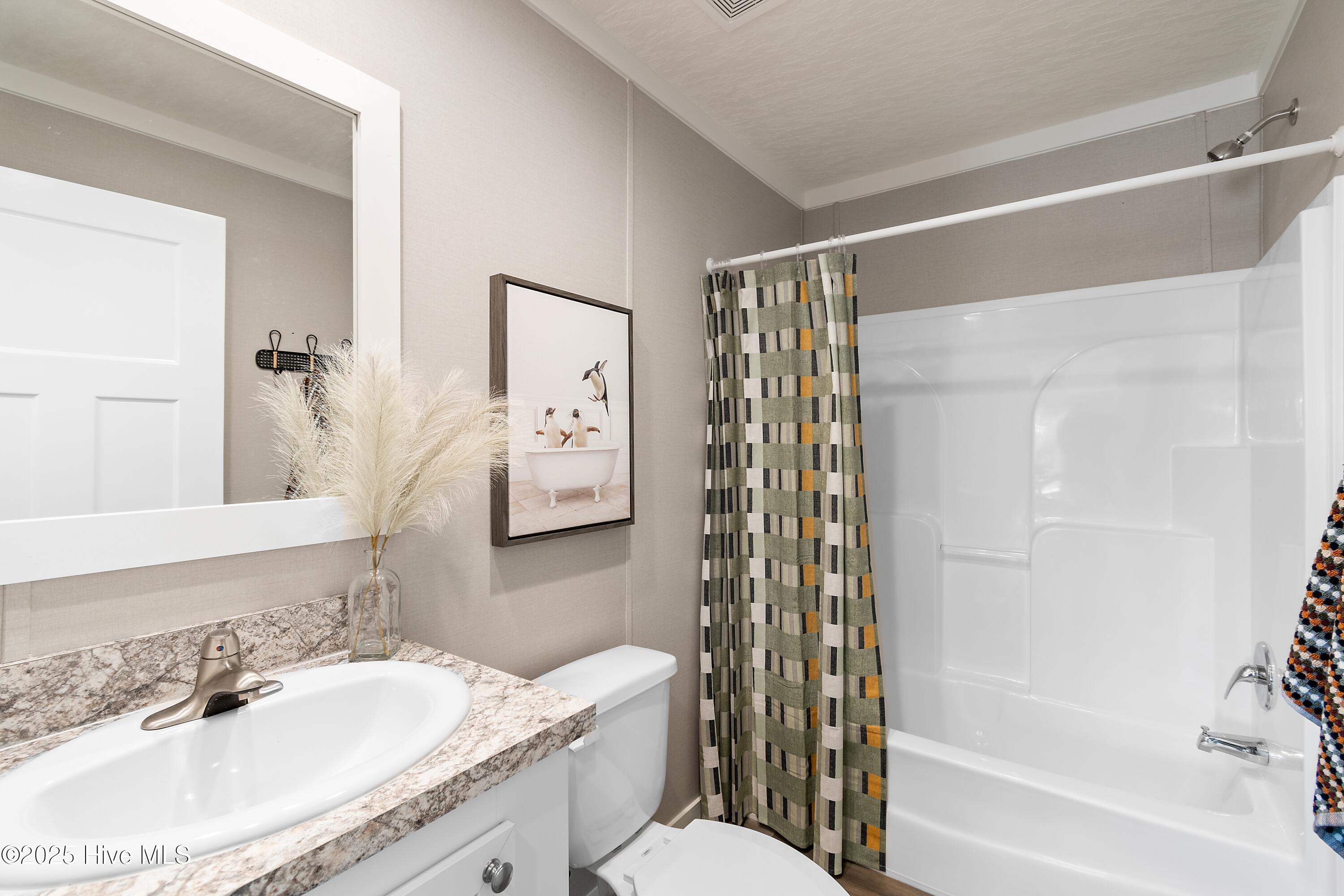 100523771 | Photo 23