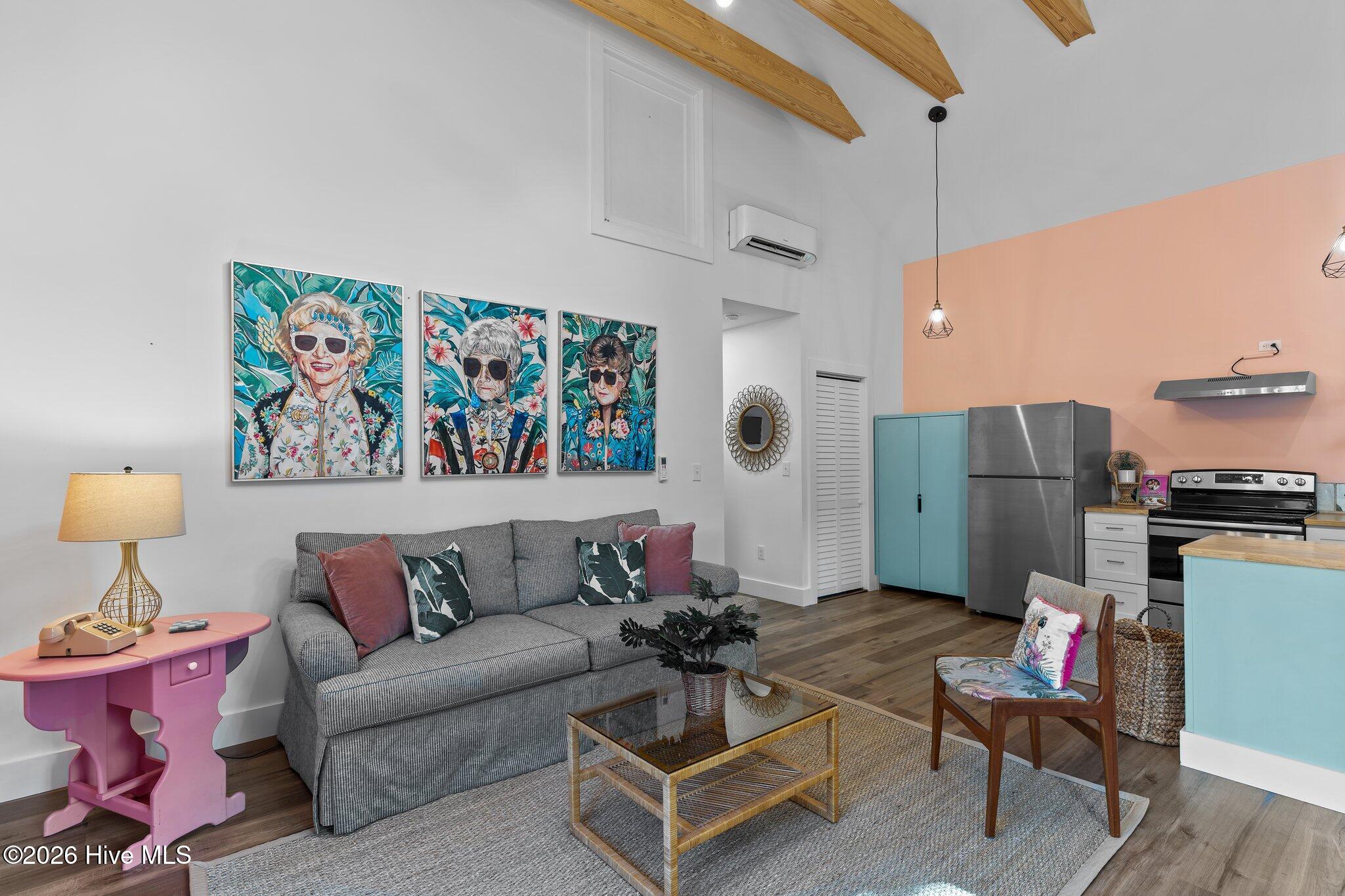 100566277 | Photo 41