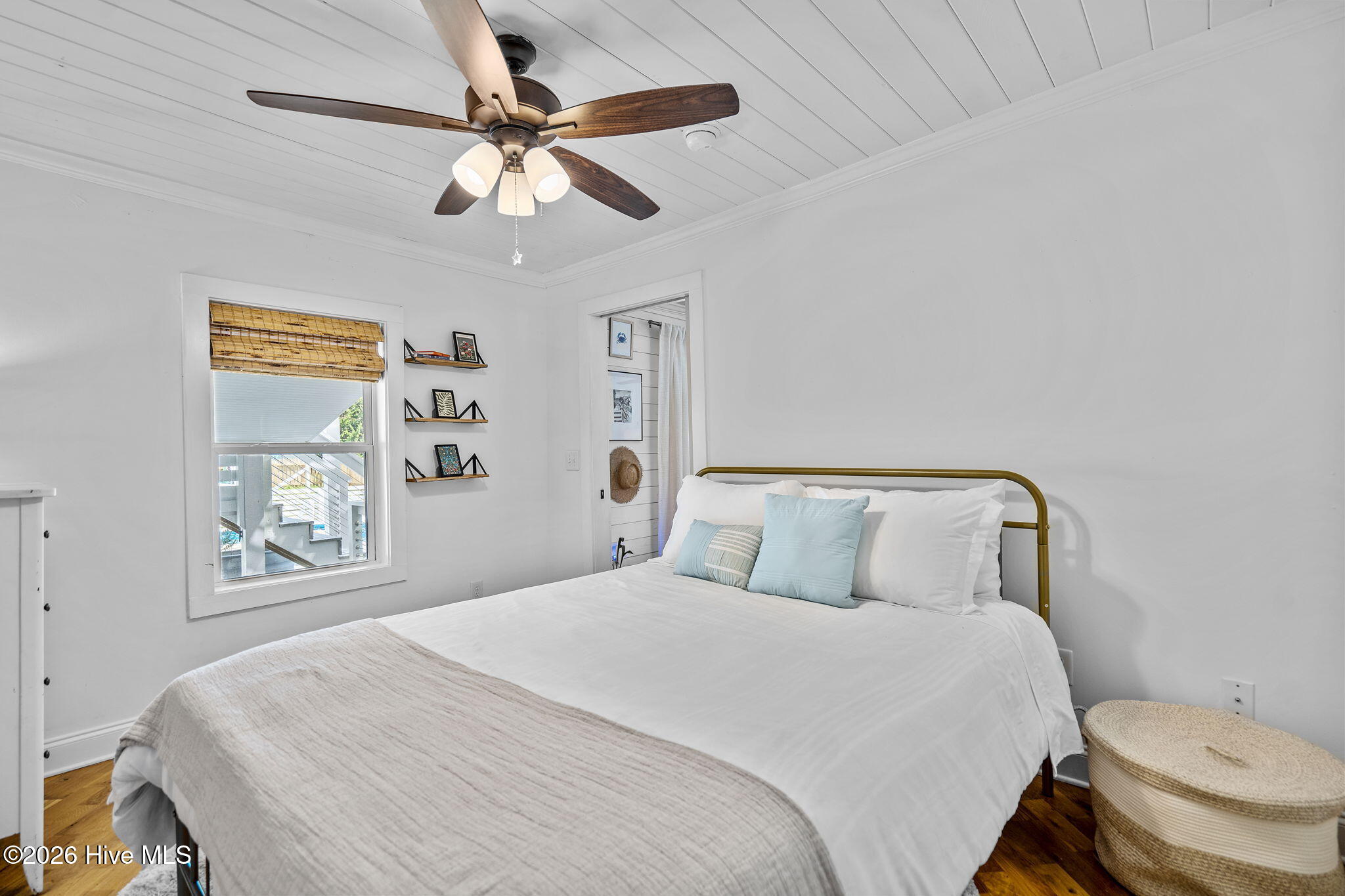 100560357 | Photo 31