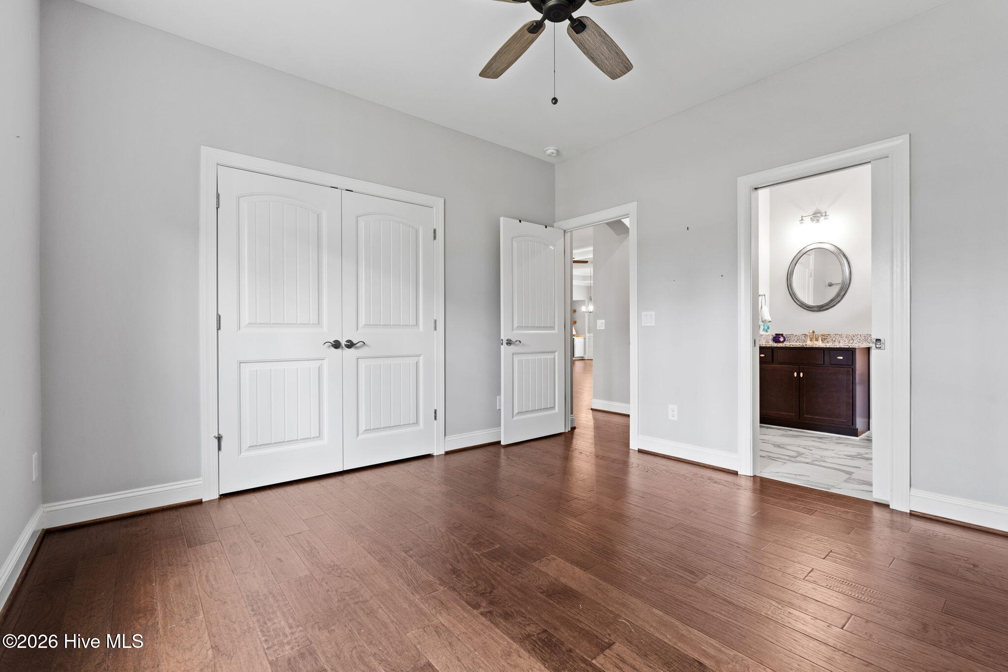 100566605 | Photo 30