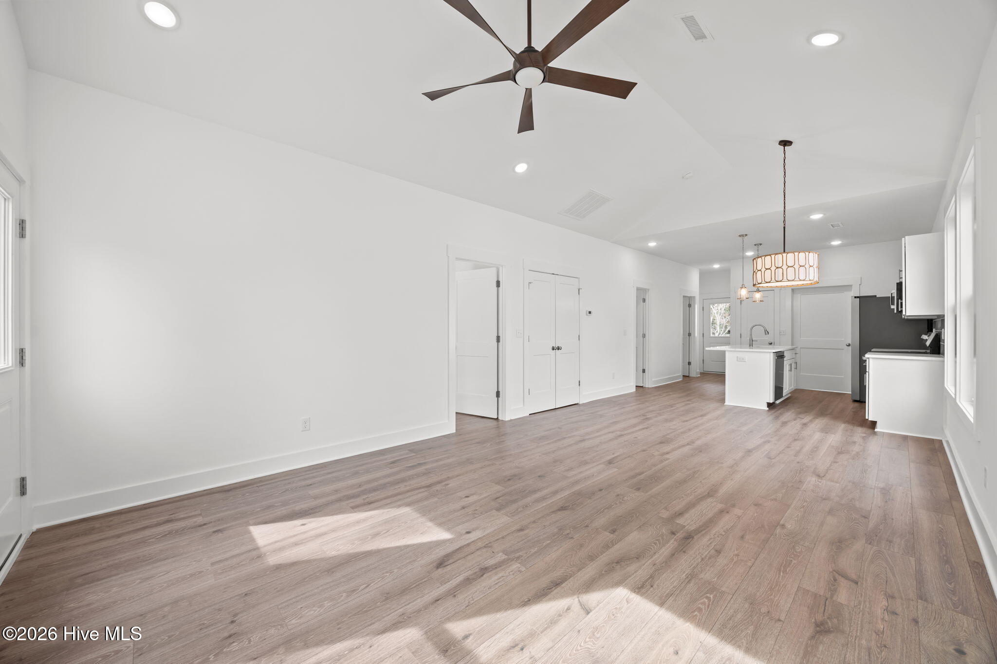 100555699 | Photo 18