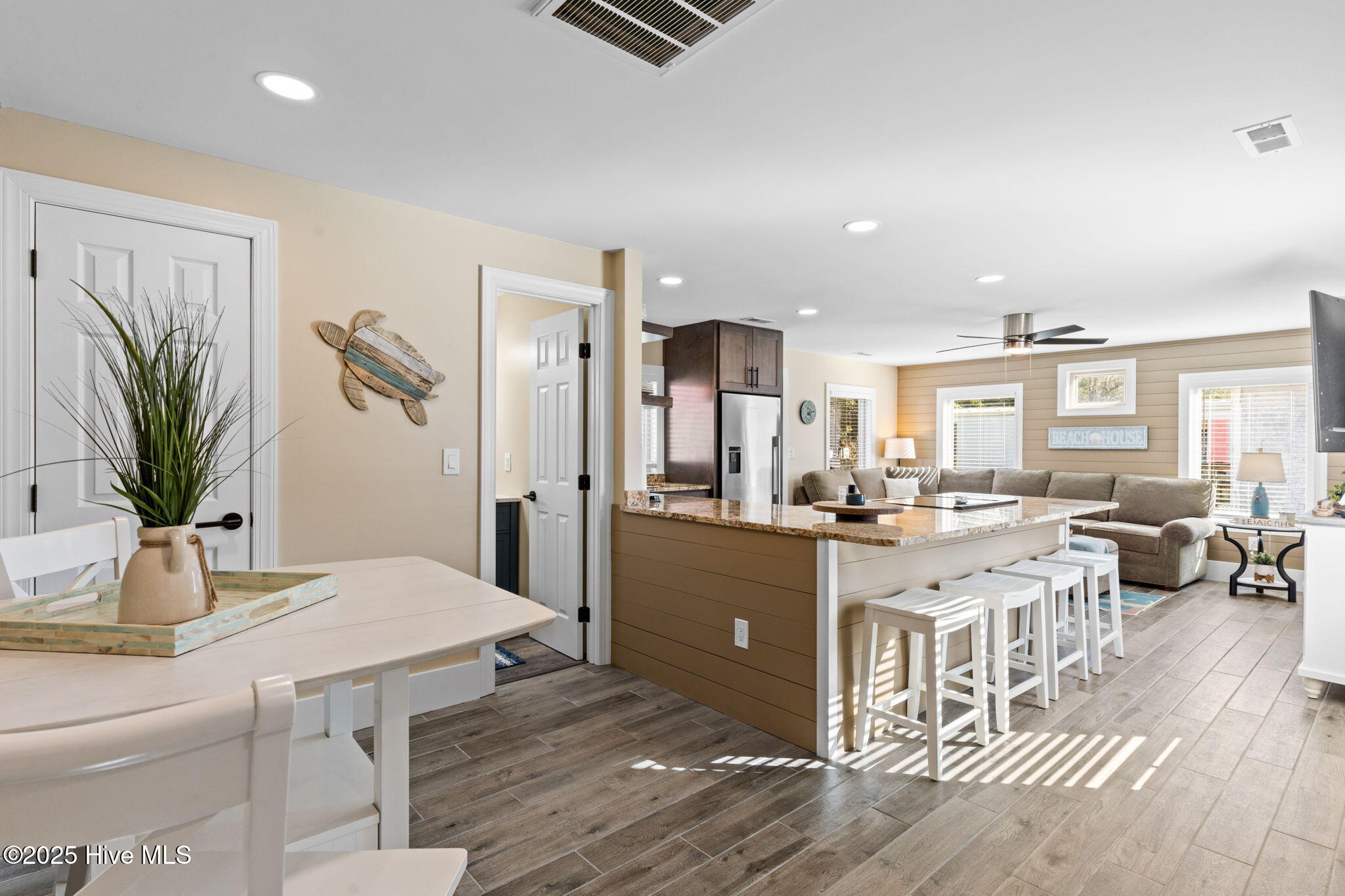 100539848 | Photo 14