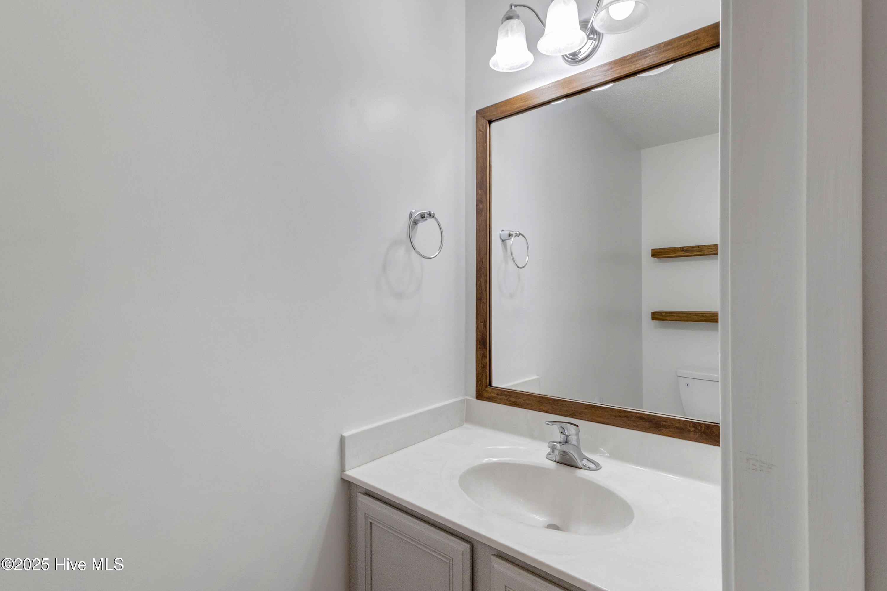 100546645 | Photo 19